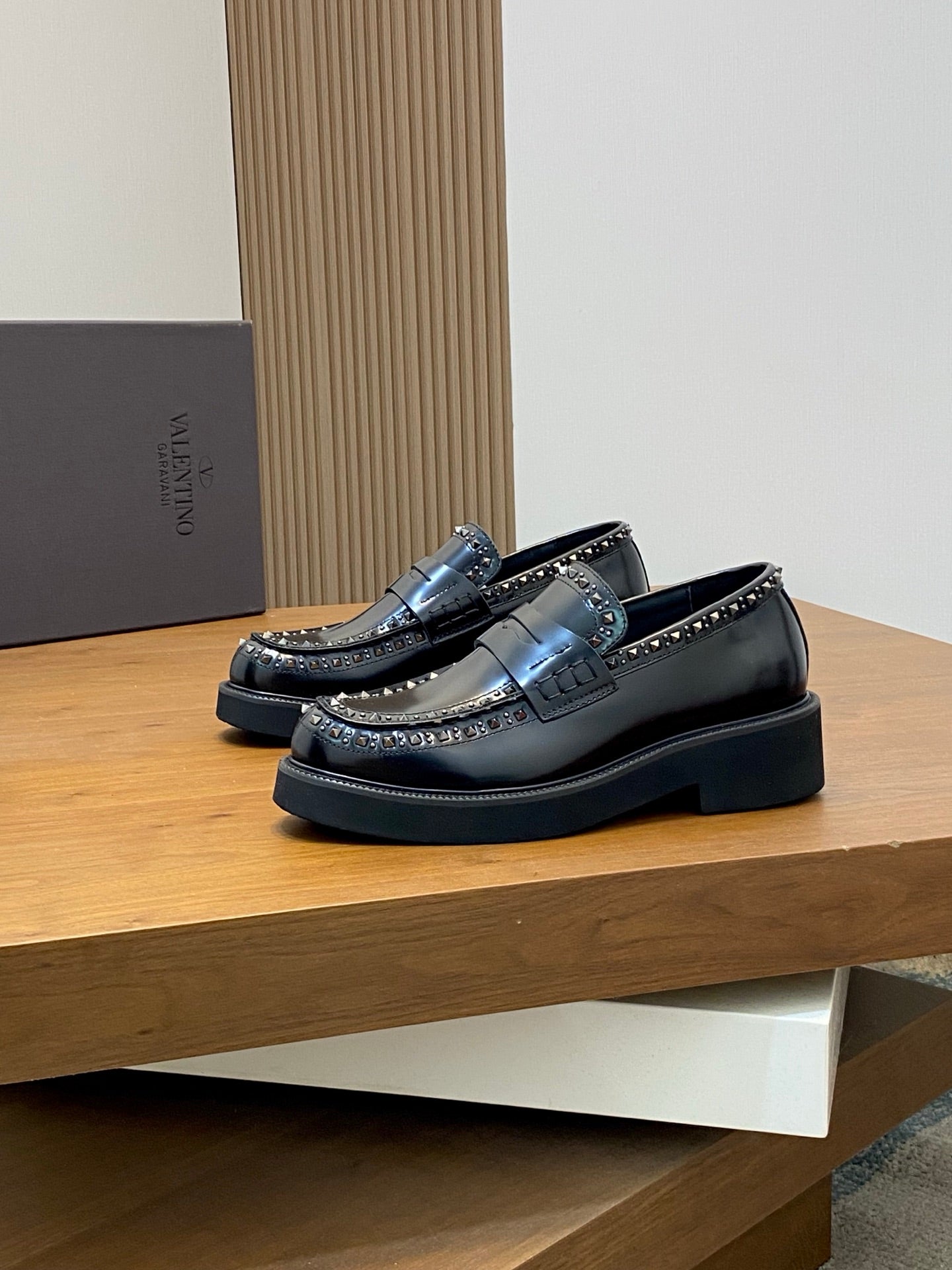 LuxluxHouse Best Quality Shoes Valentino