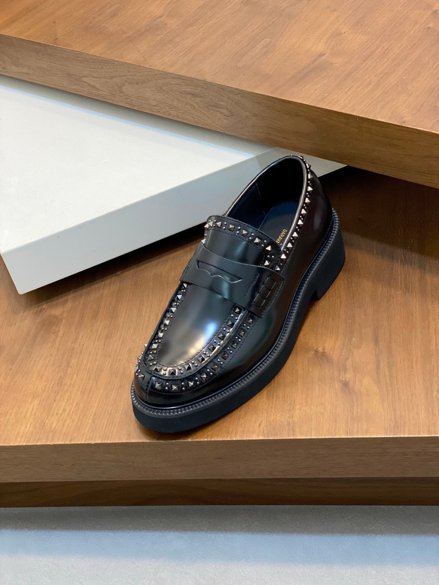 LuxluxHouse Best Quality Shoes Valentino