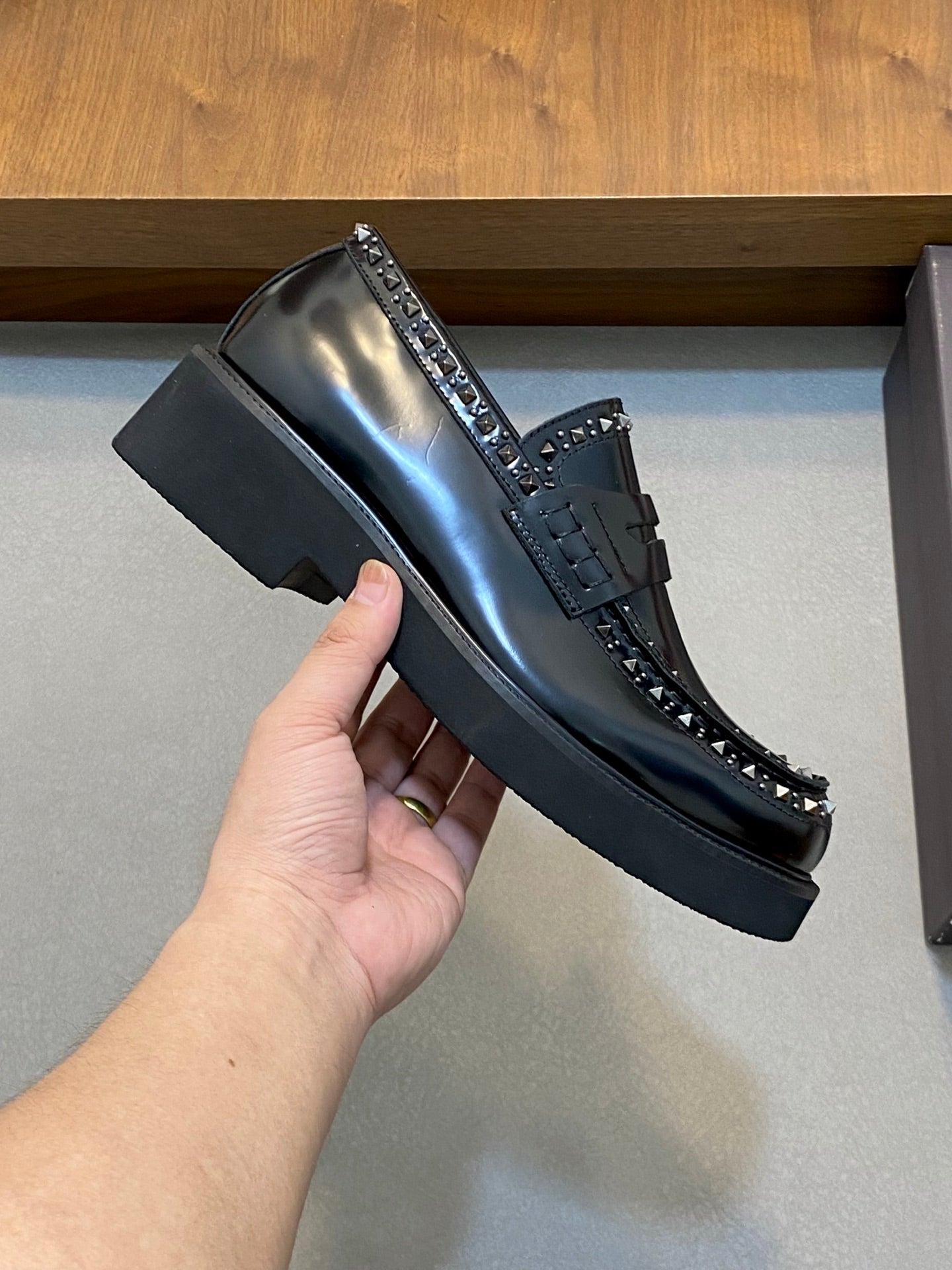 LuxluxHouse Best Quality Shoes Valentino