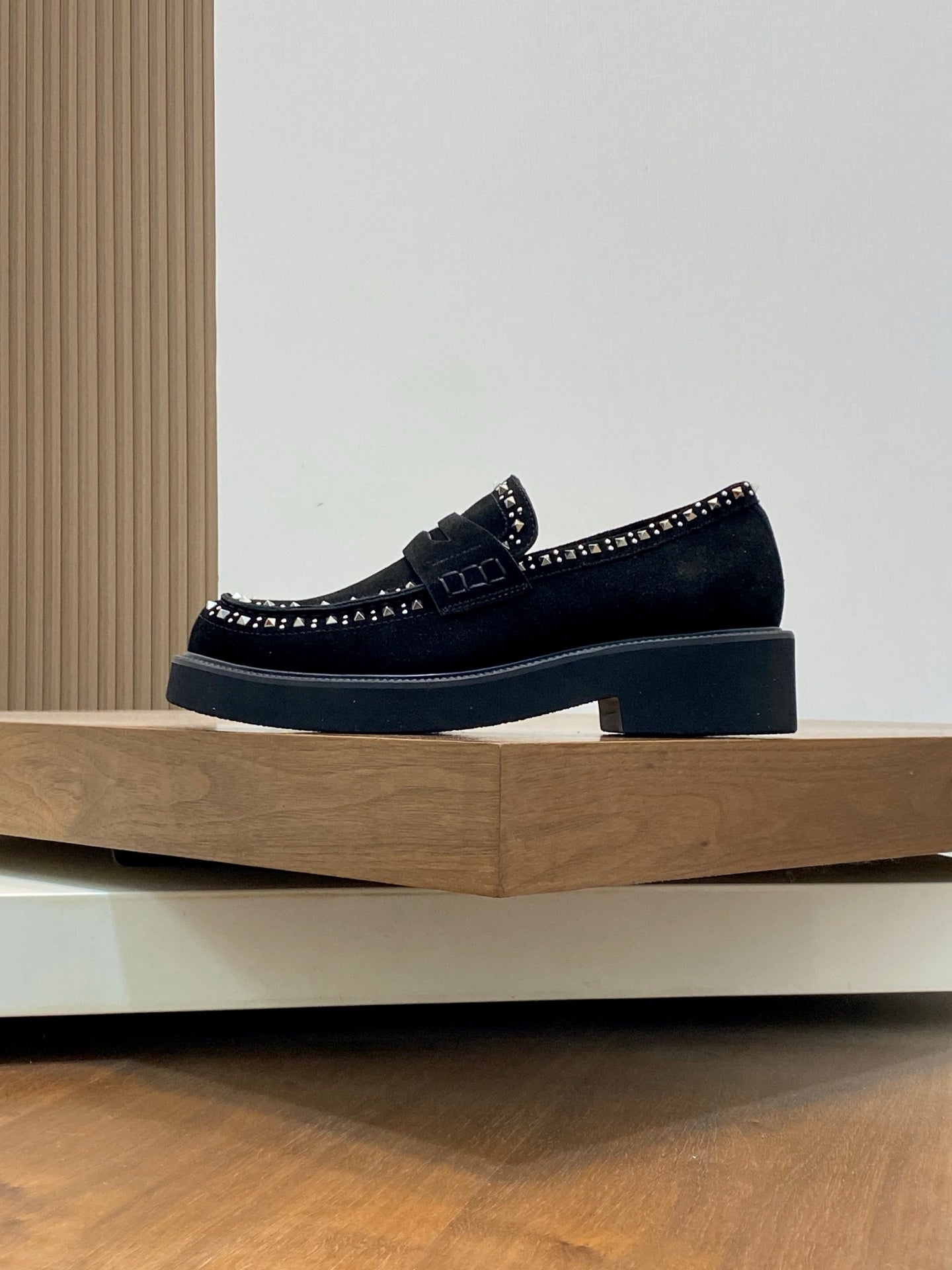 LuxluxHouse Best Quality Shoes Valentino
