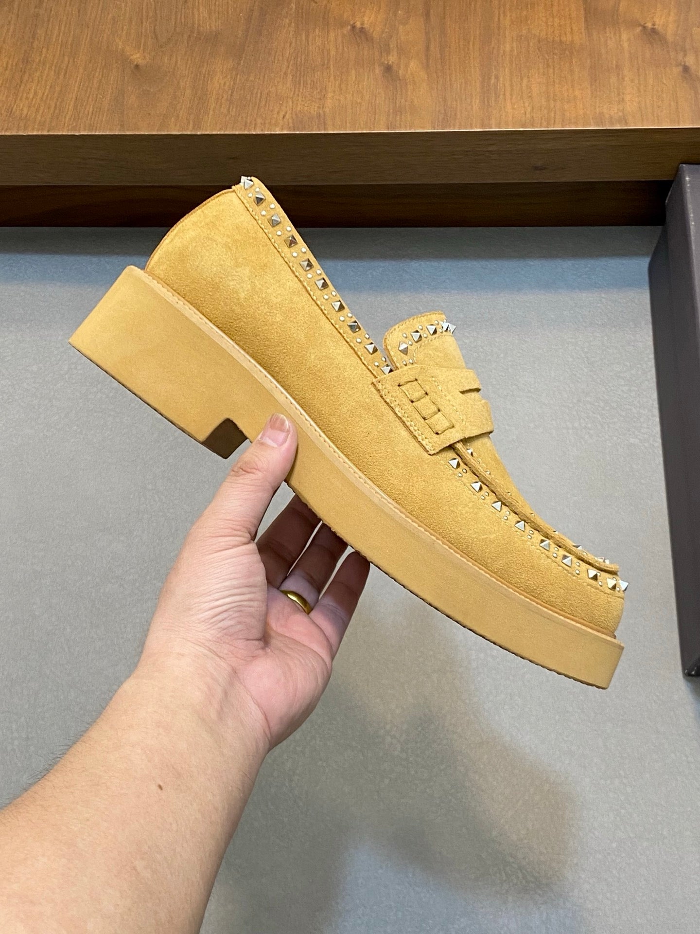 LuxluxHouse Best Quality Shoes Valentino
