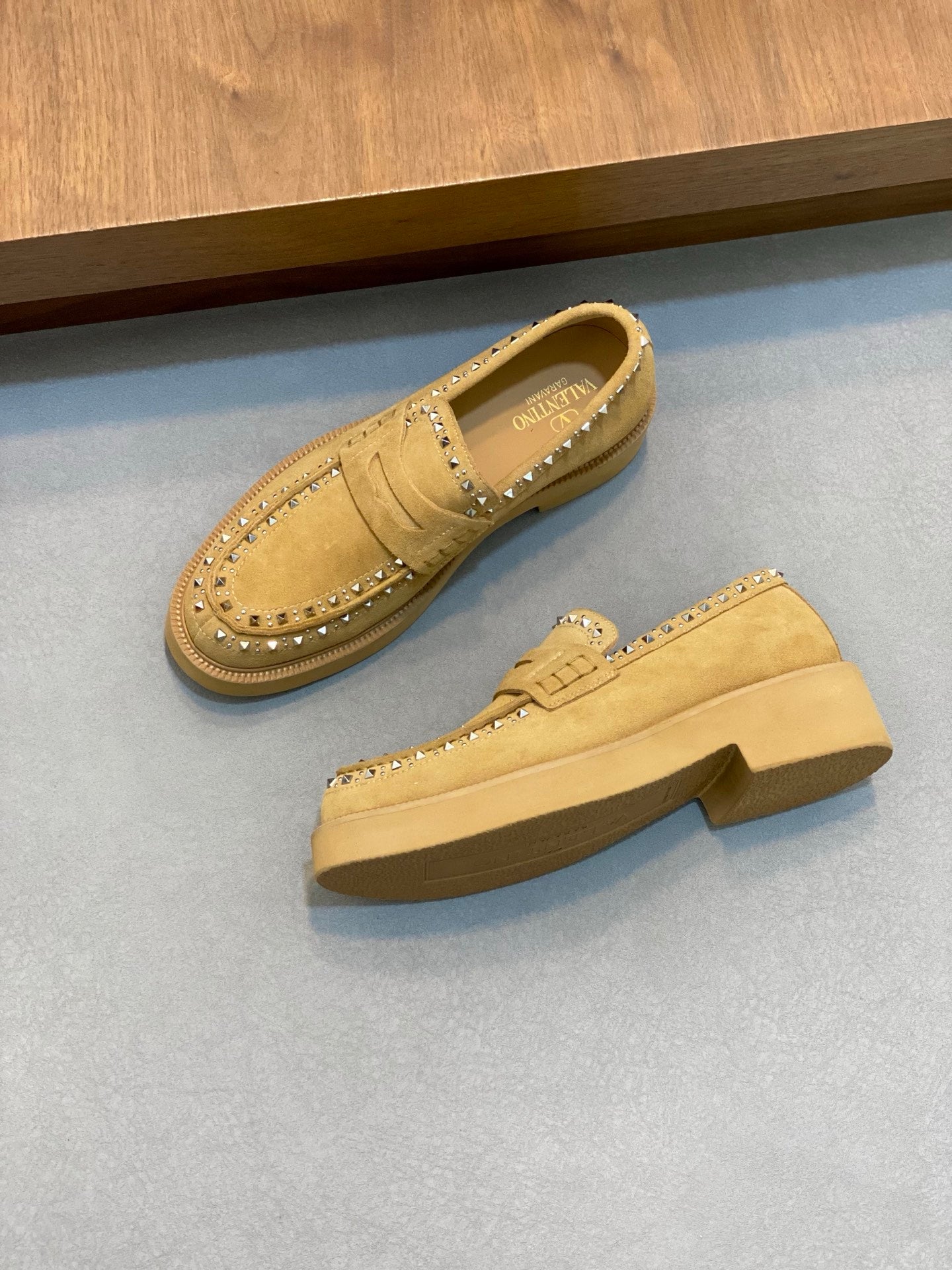 LuxluxHouse Best Quality Shoes Valentino