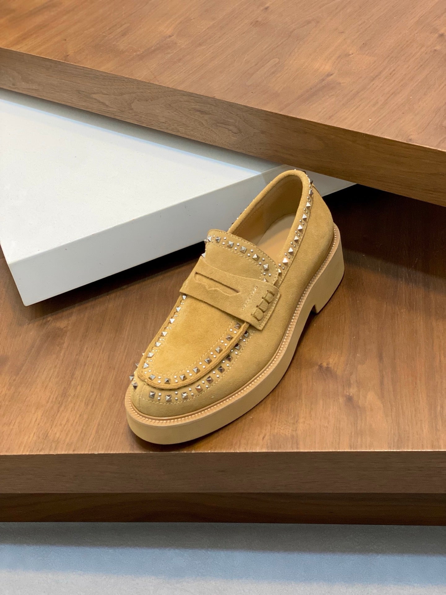LuxluxHouse Best Quality Shoes Valentino