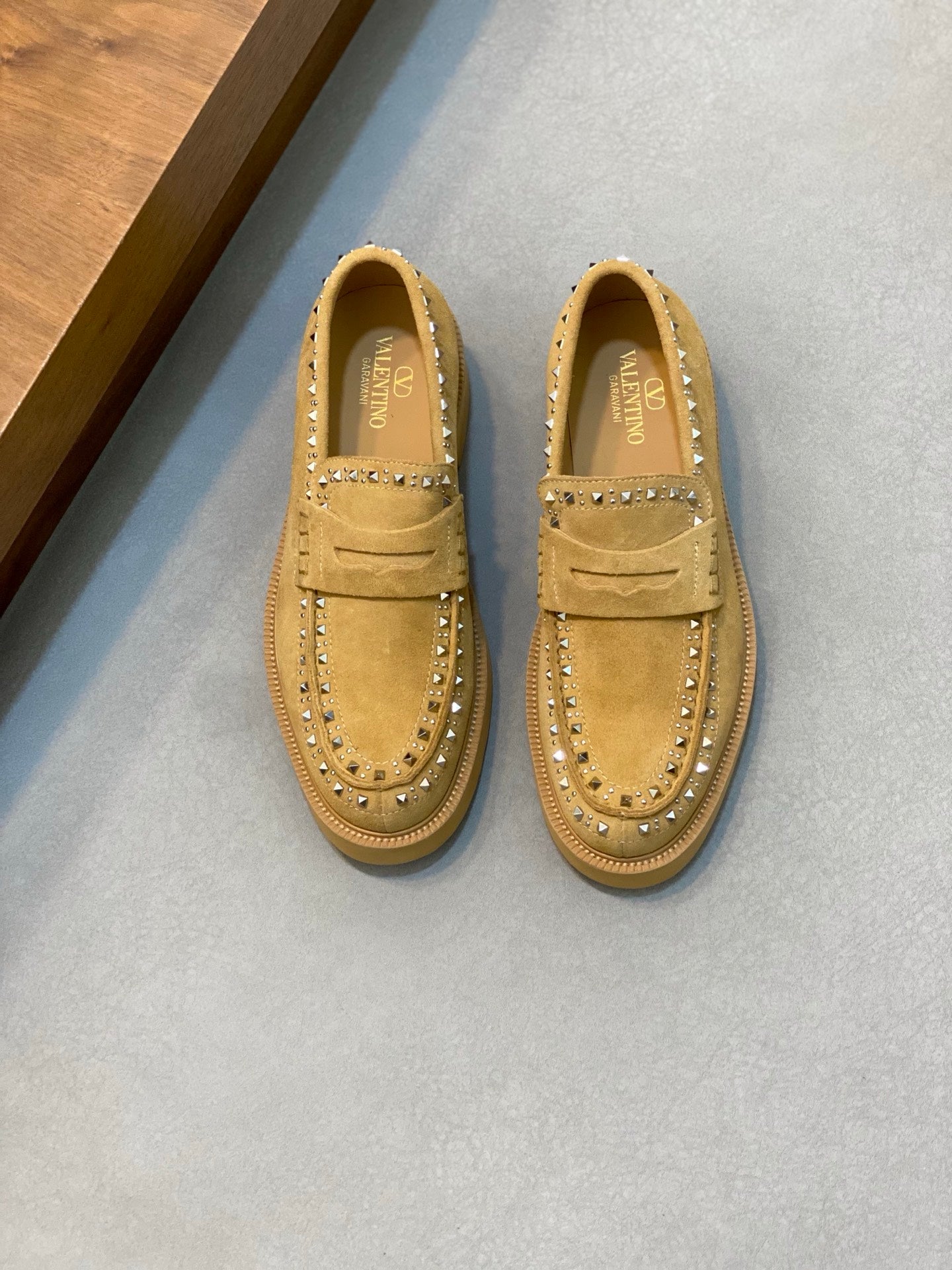 LuxluxHouse Best Quality Shoes Valentino