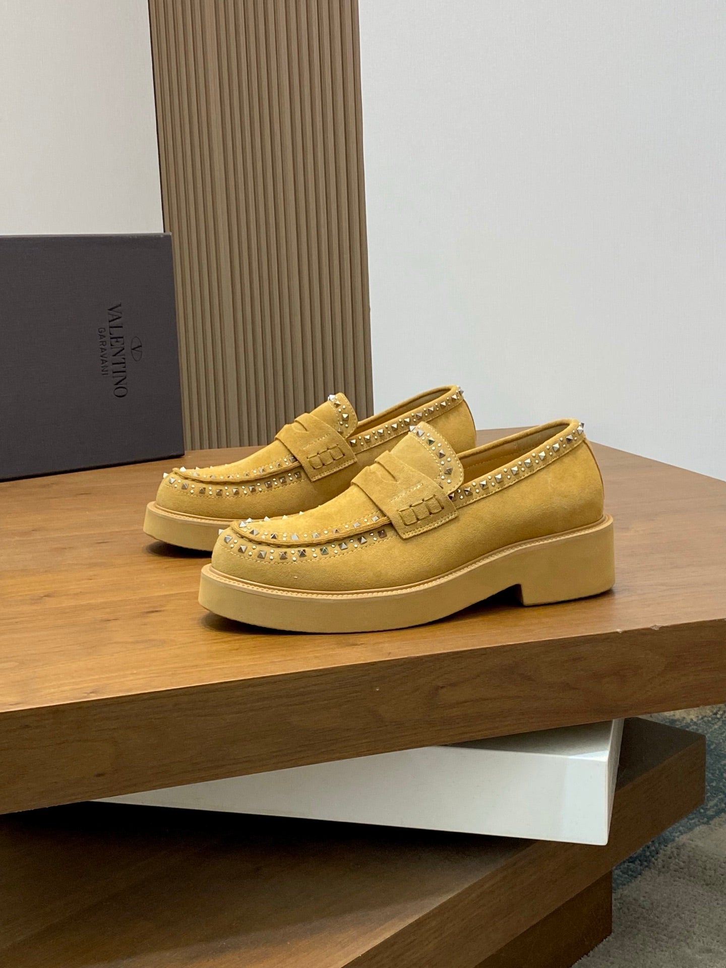 LuxluxHouse Best Quality Shoes Valentino