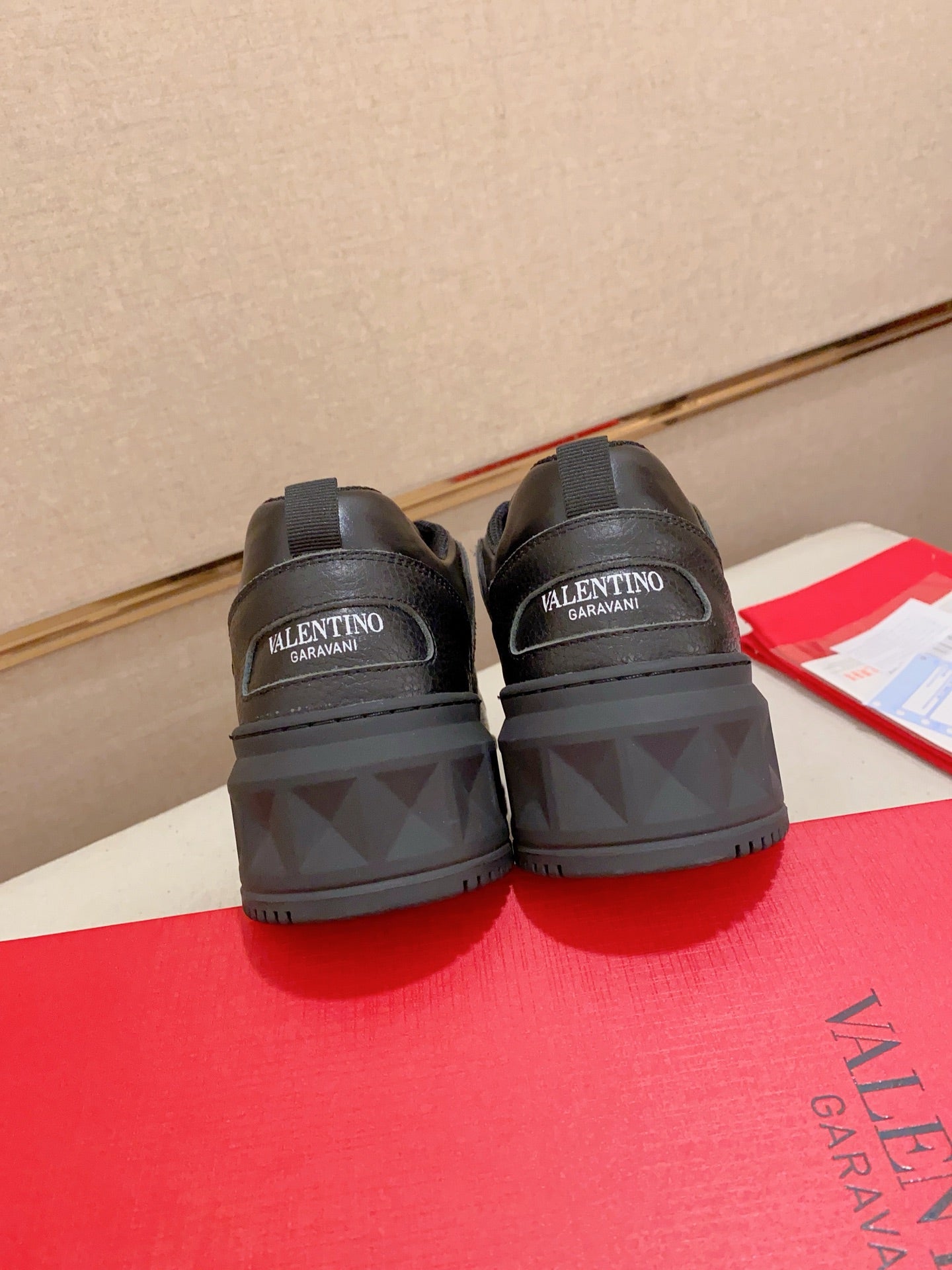 LuxluxHouse Best Quality Shoes Valentino