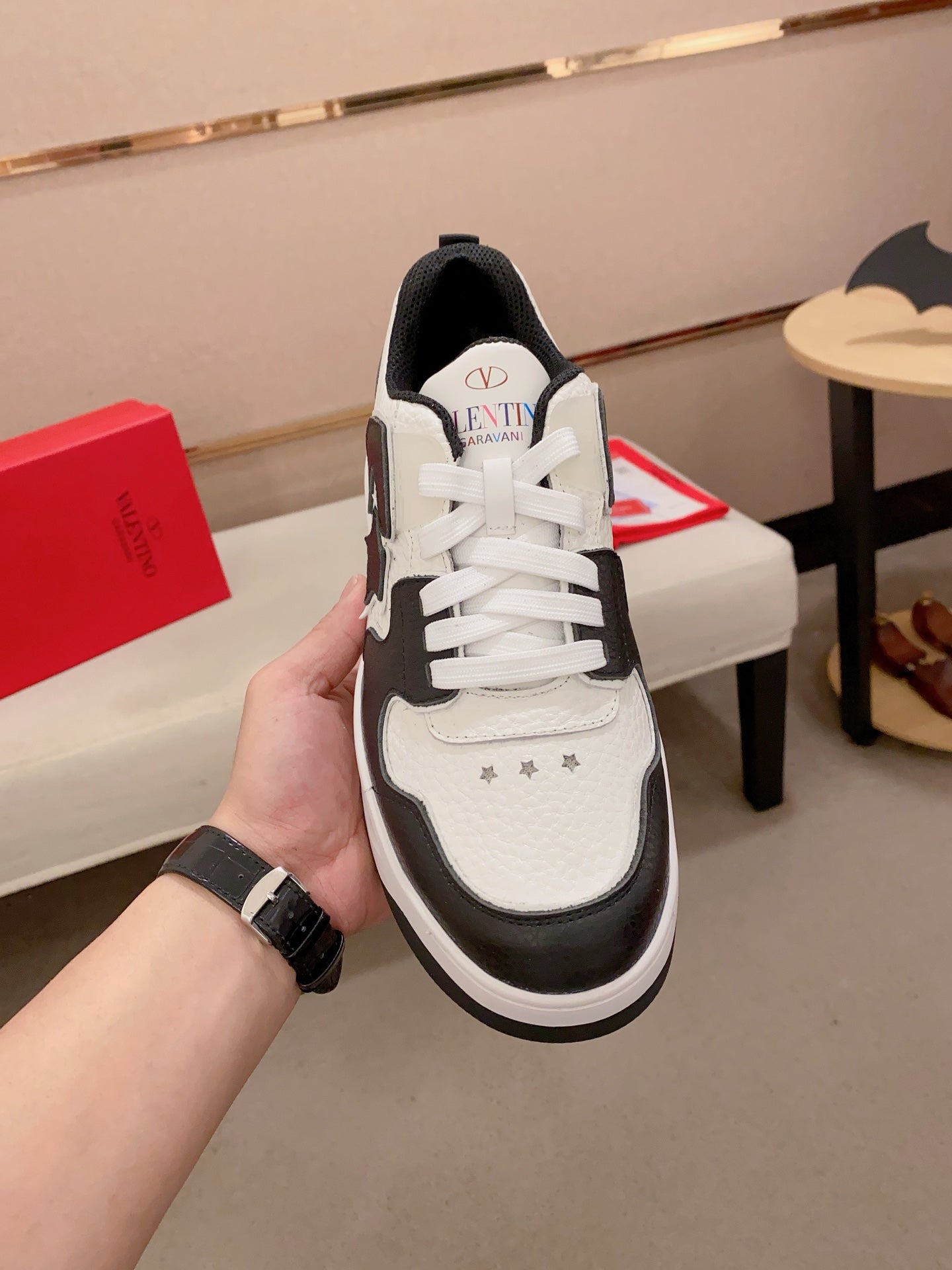 LuxluxHouse Best Quality Shoes Valentino