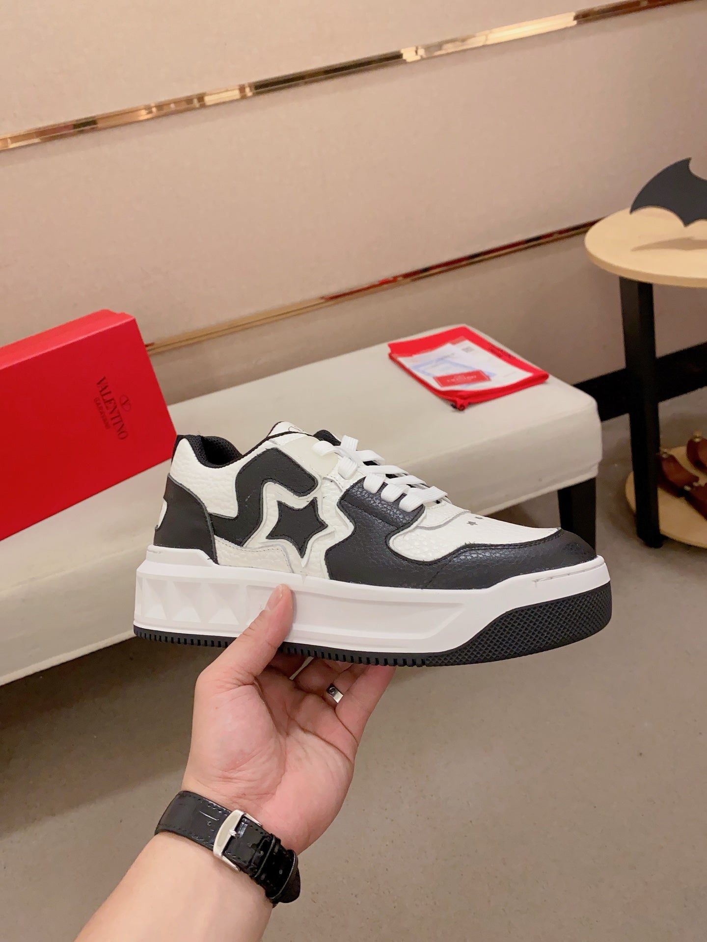 LuxluxHouse Best Quality Shoes Valentino