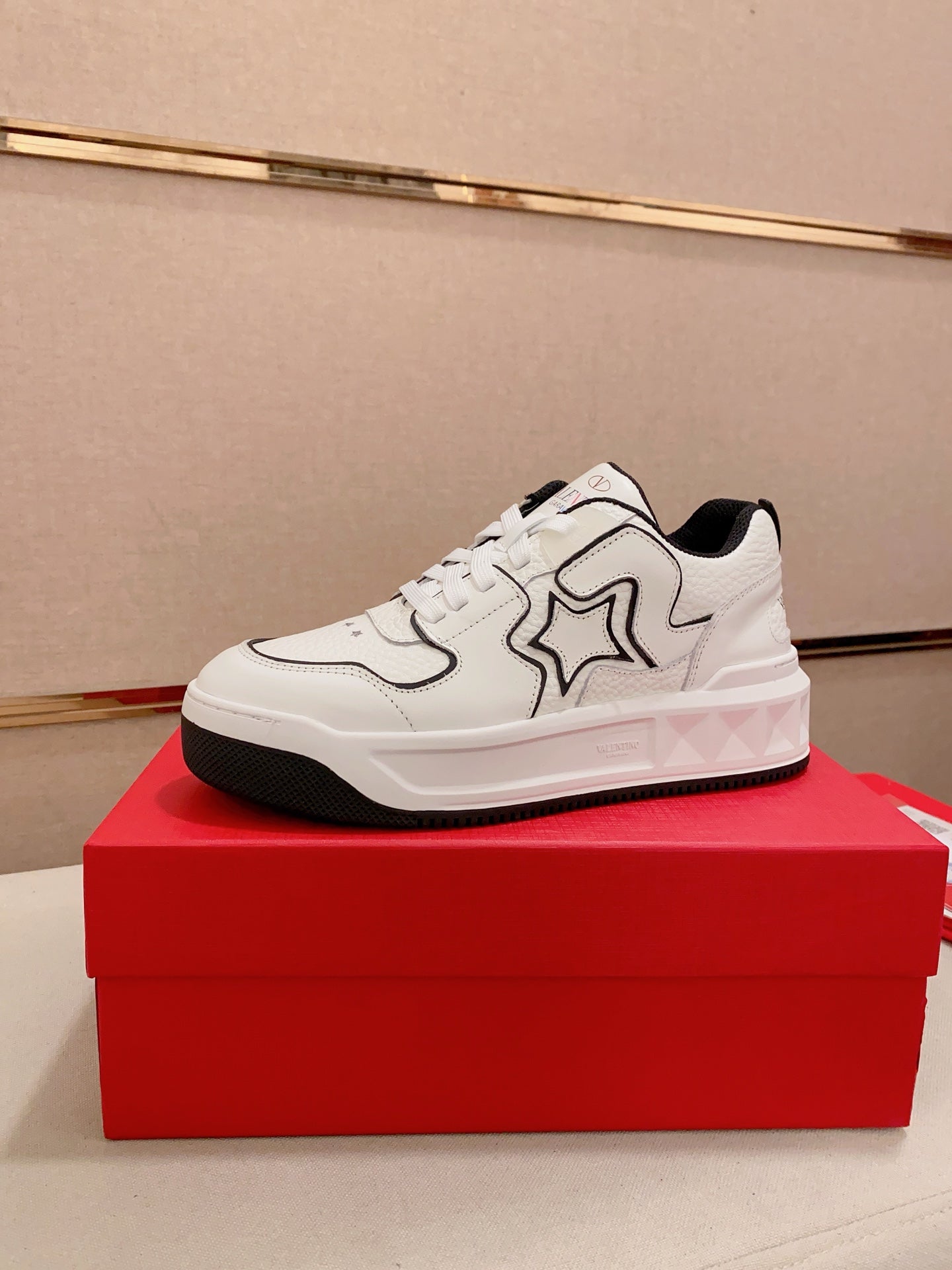 LuxluxHouse Best Quality Shoes Valentino
