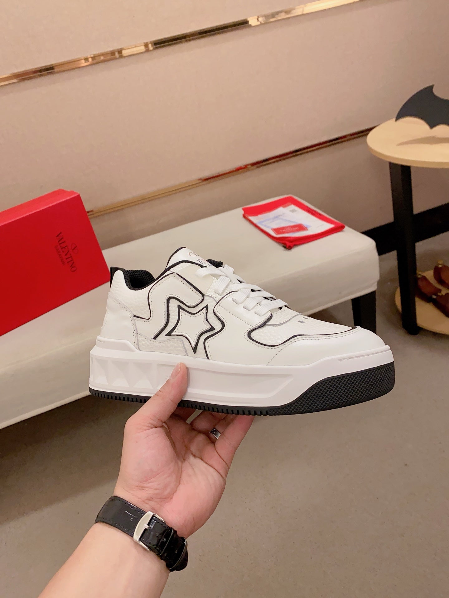 LuxluxHouse Best Quality Shoes Valentino