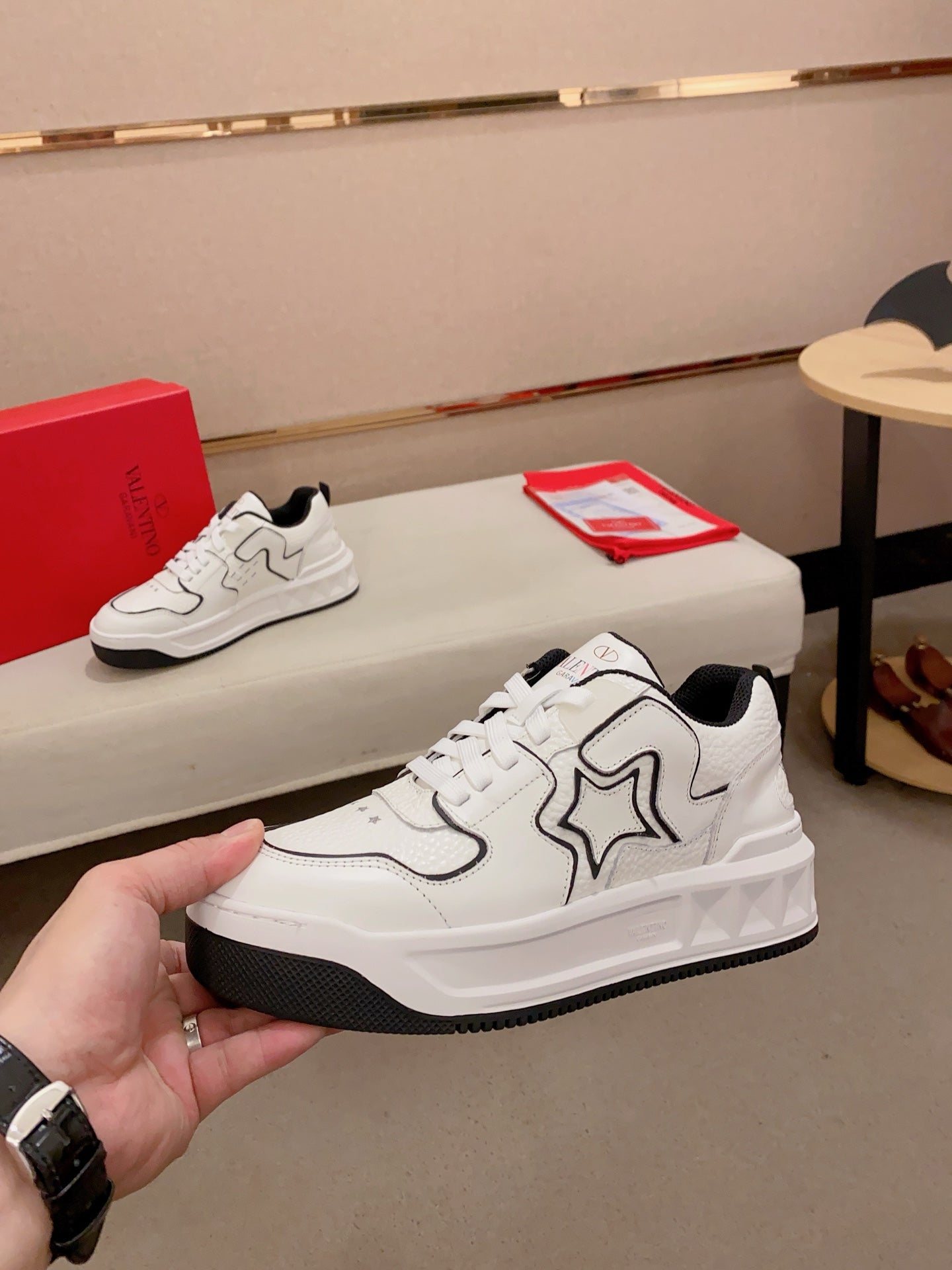 LuxluxHouse Best Quality Shoes Valentino