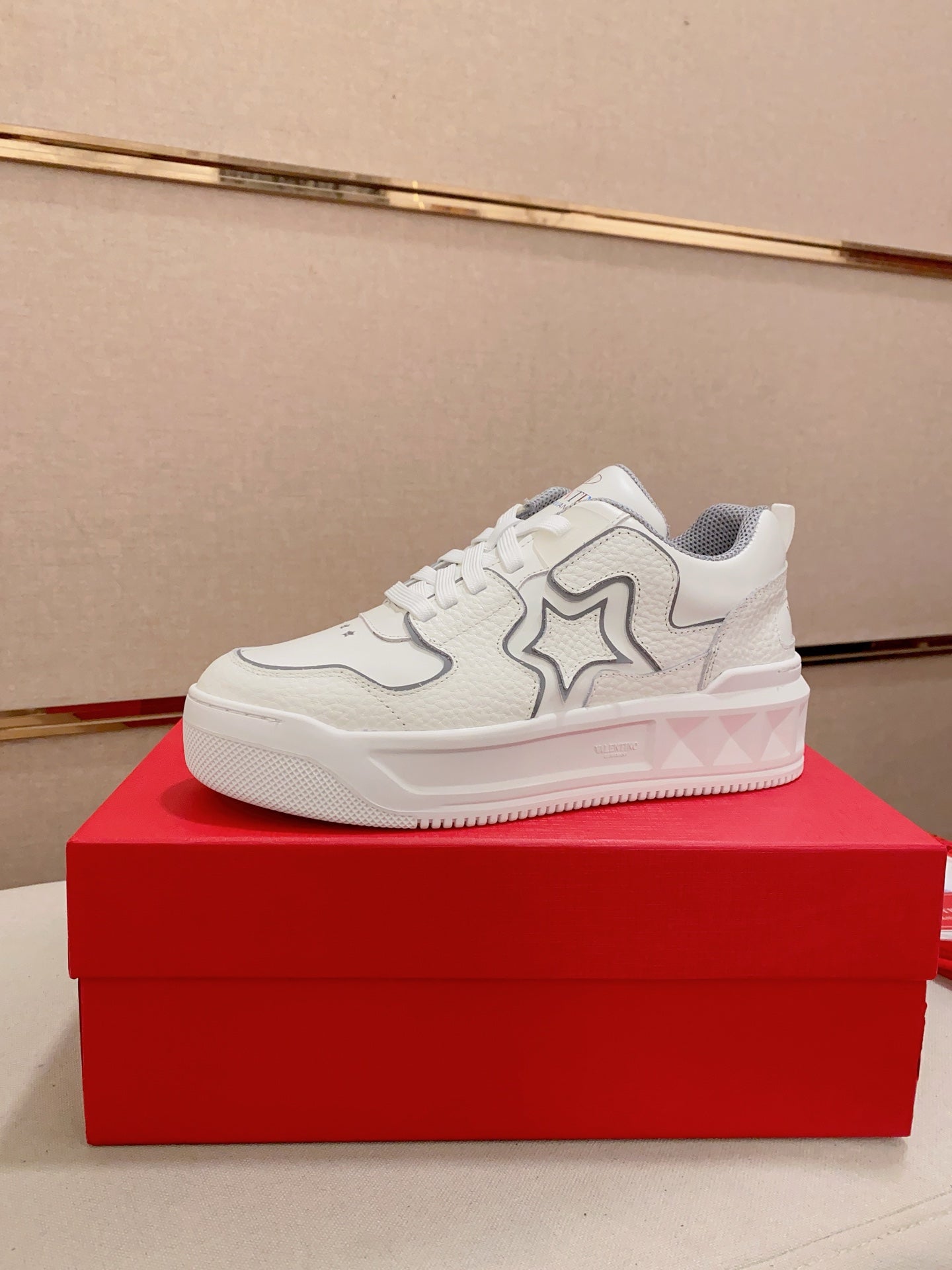 LuxluxHouse Best Quality Shoes Valentino