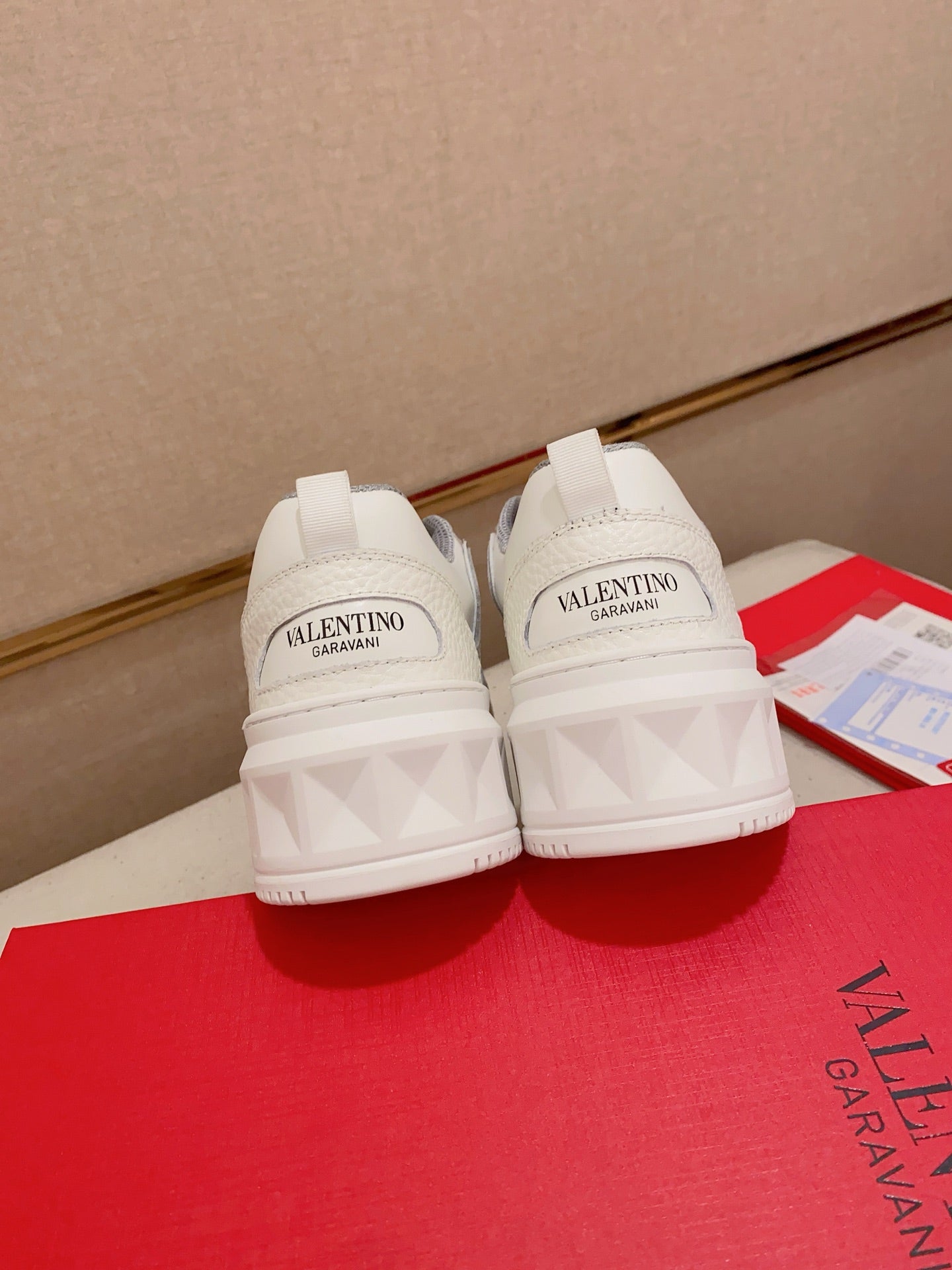 LuxluxHouse Best Quality Shoes Valentino