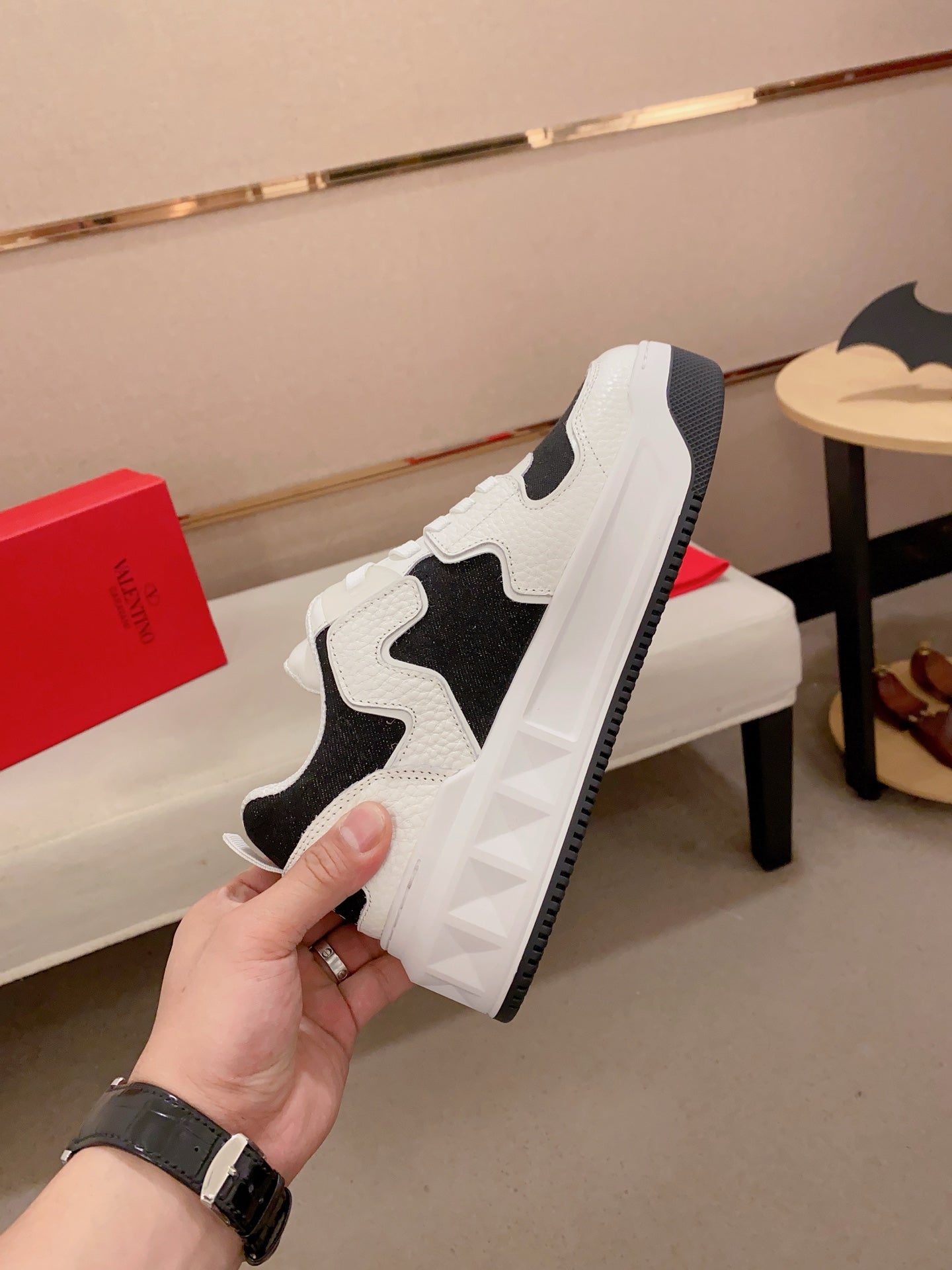 LuxluxHouse Best Quality Shoes Valentino