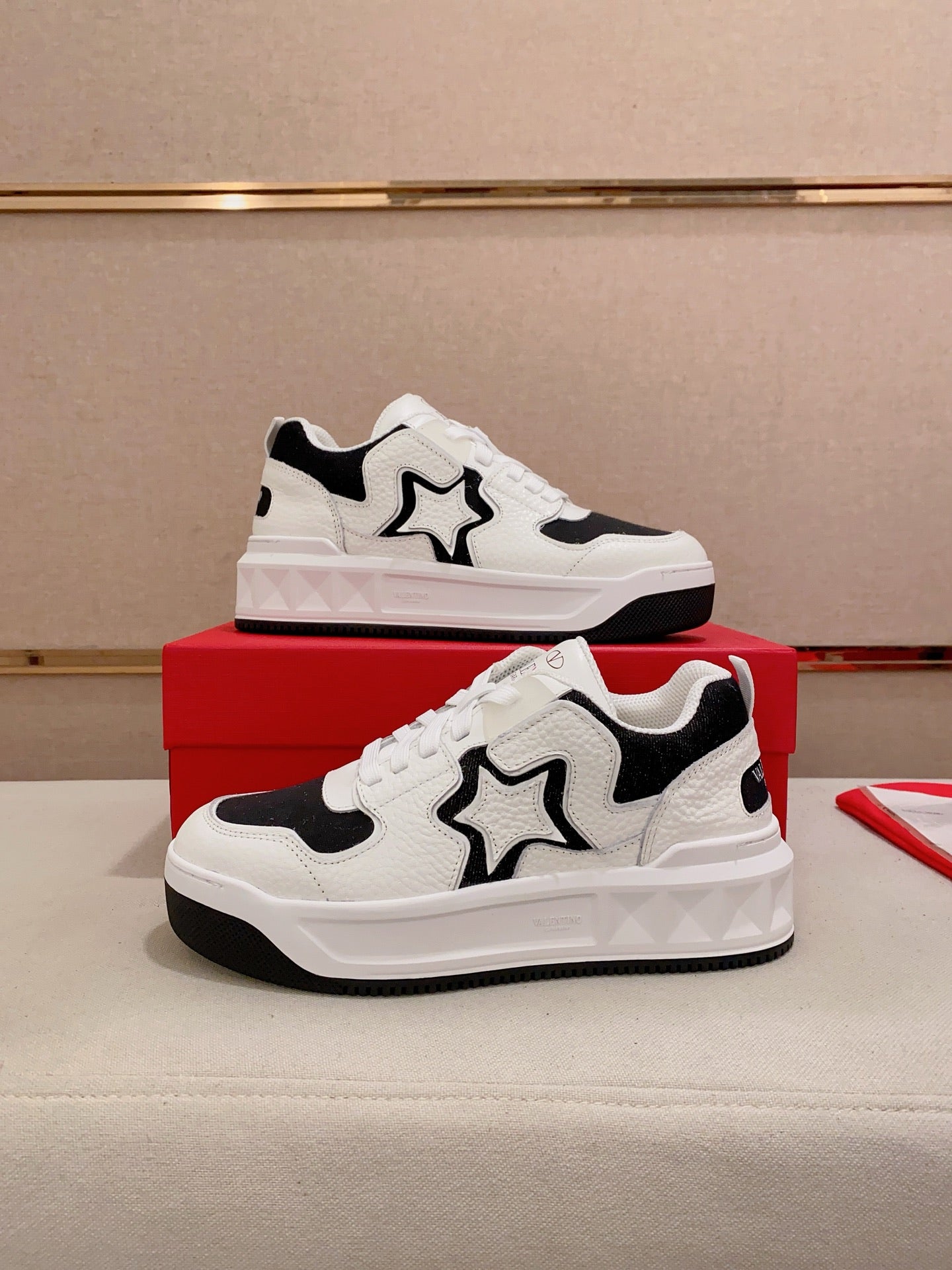 LuxluxHouse Best Quality Shoes Valentino