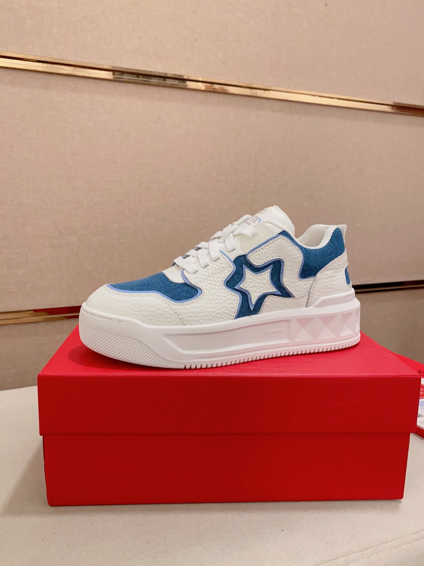 LuxluxHouse Best Quality Shoes Valentino