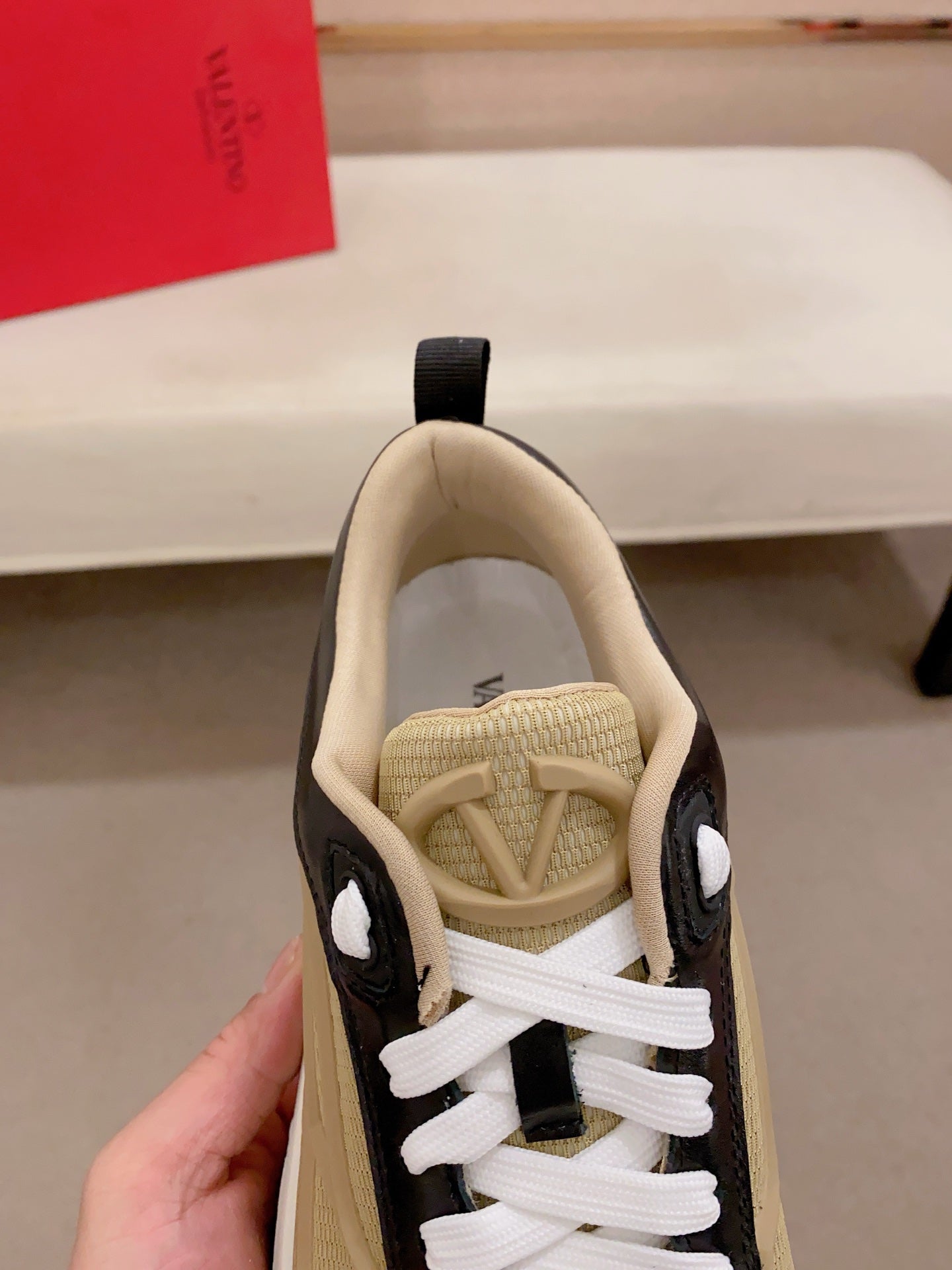 LuxluxHouse Best Quality Shoes Valentino
