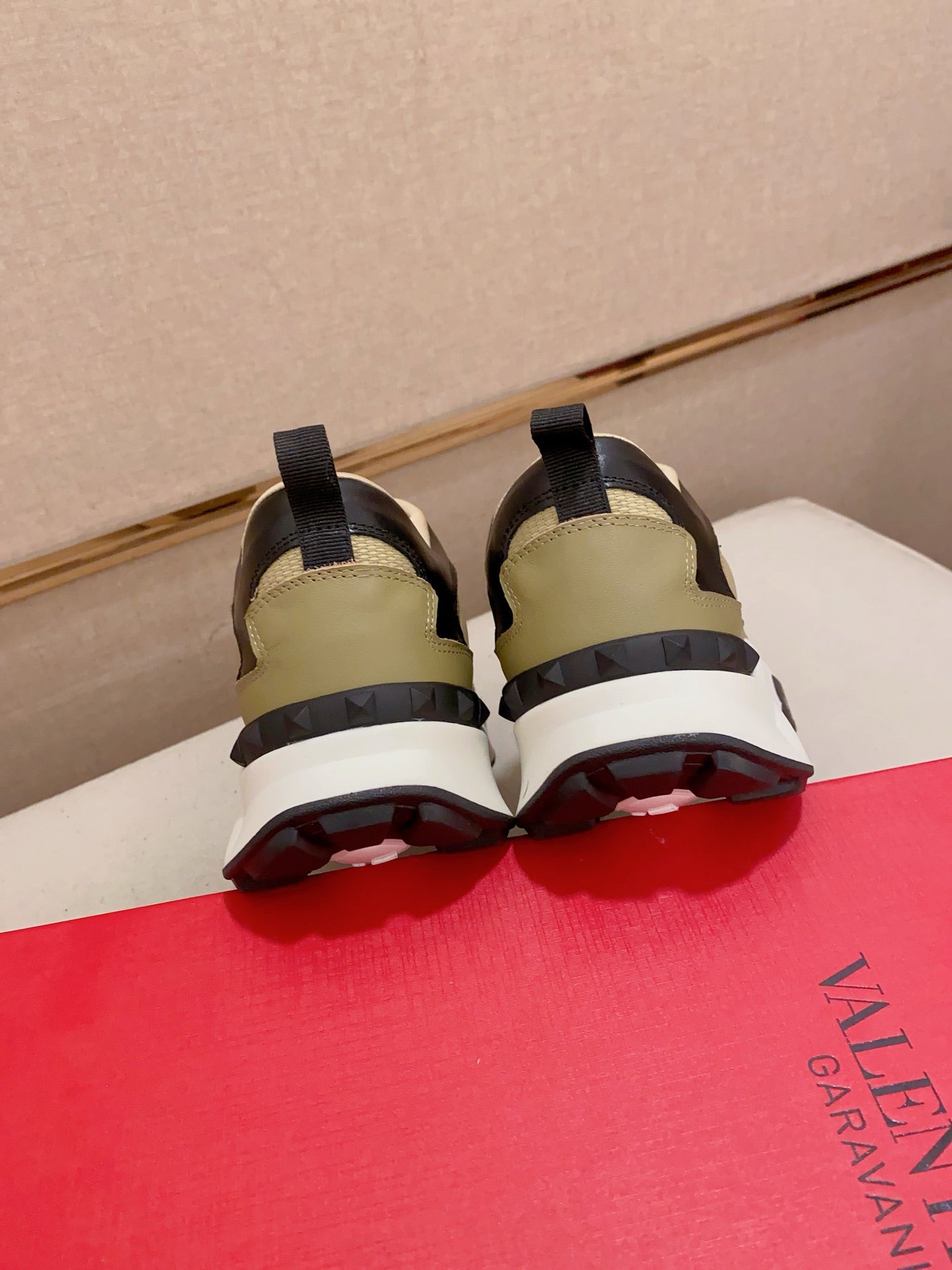 LuxluxHouse Best Quality Shoes Valentino