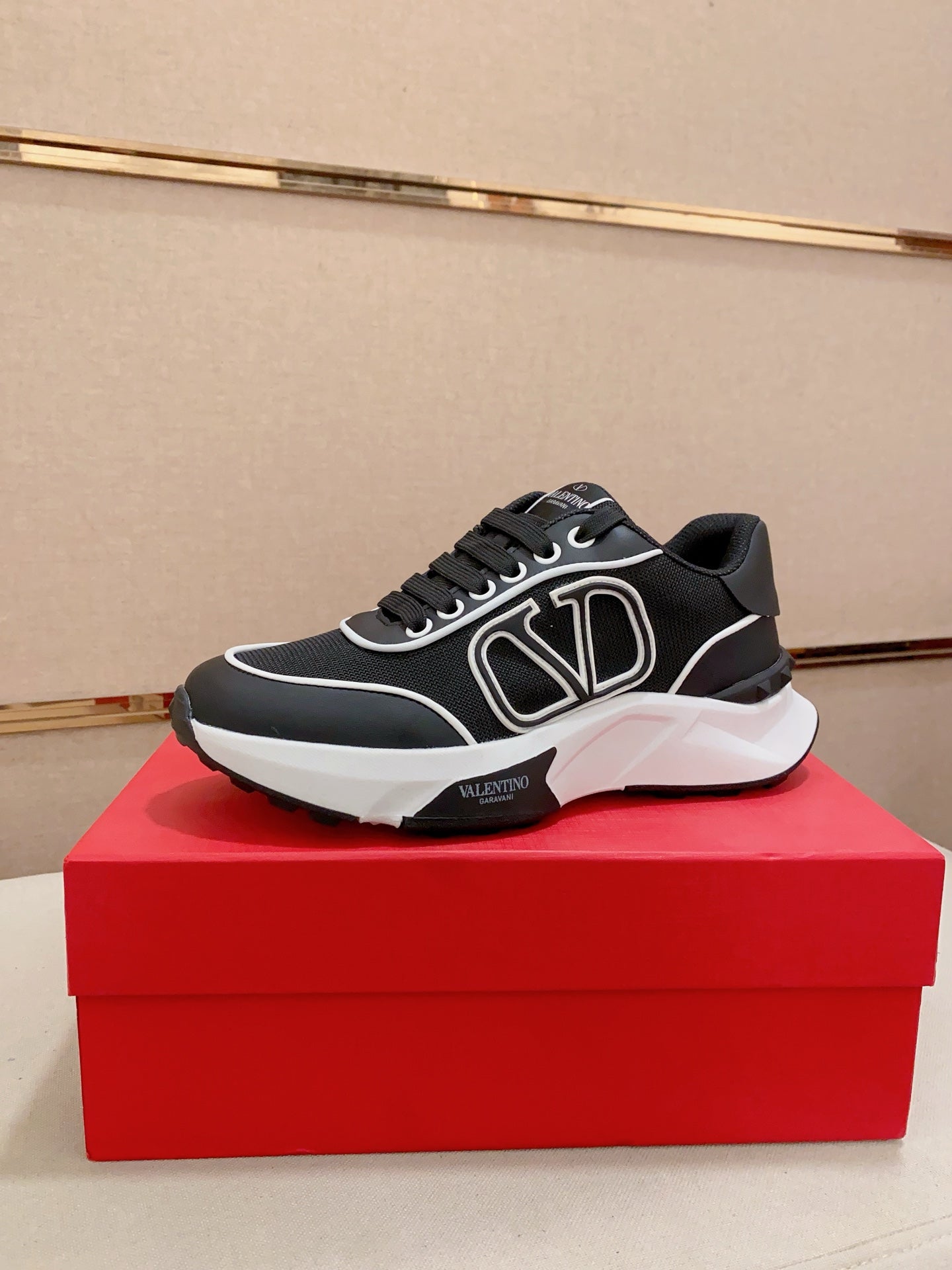 LuxluxHouse Best Quality Shoes Valentino