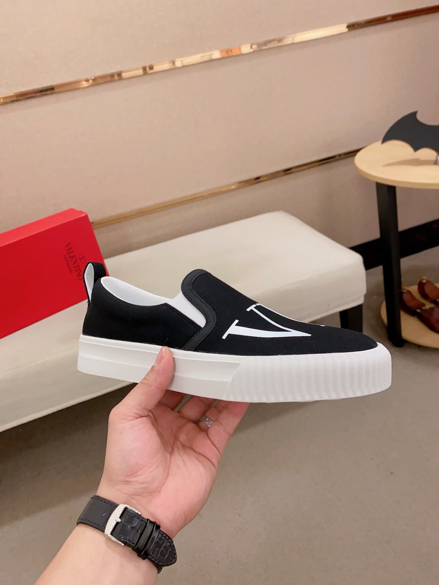 LuxluxHouse Best Quality Shoes Valentino