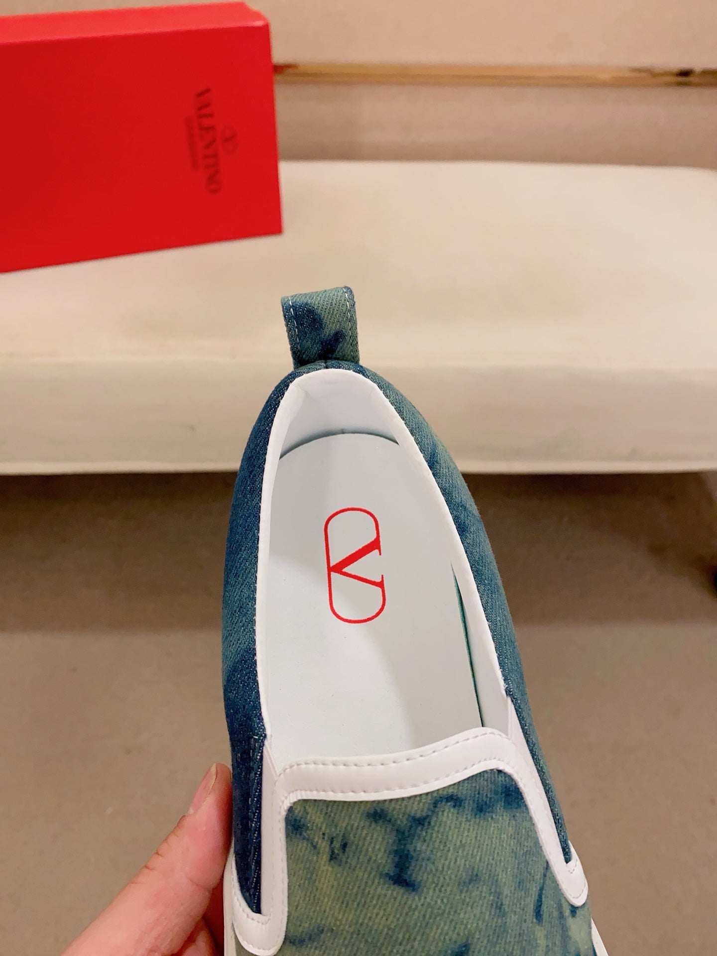 LuxluxHouse Best Quality Shoes Valentino