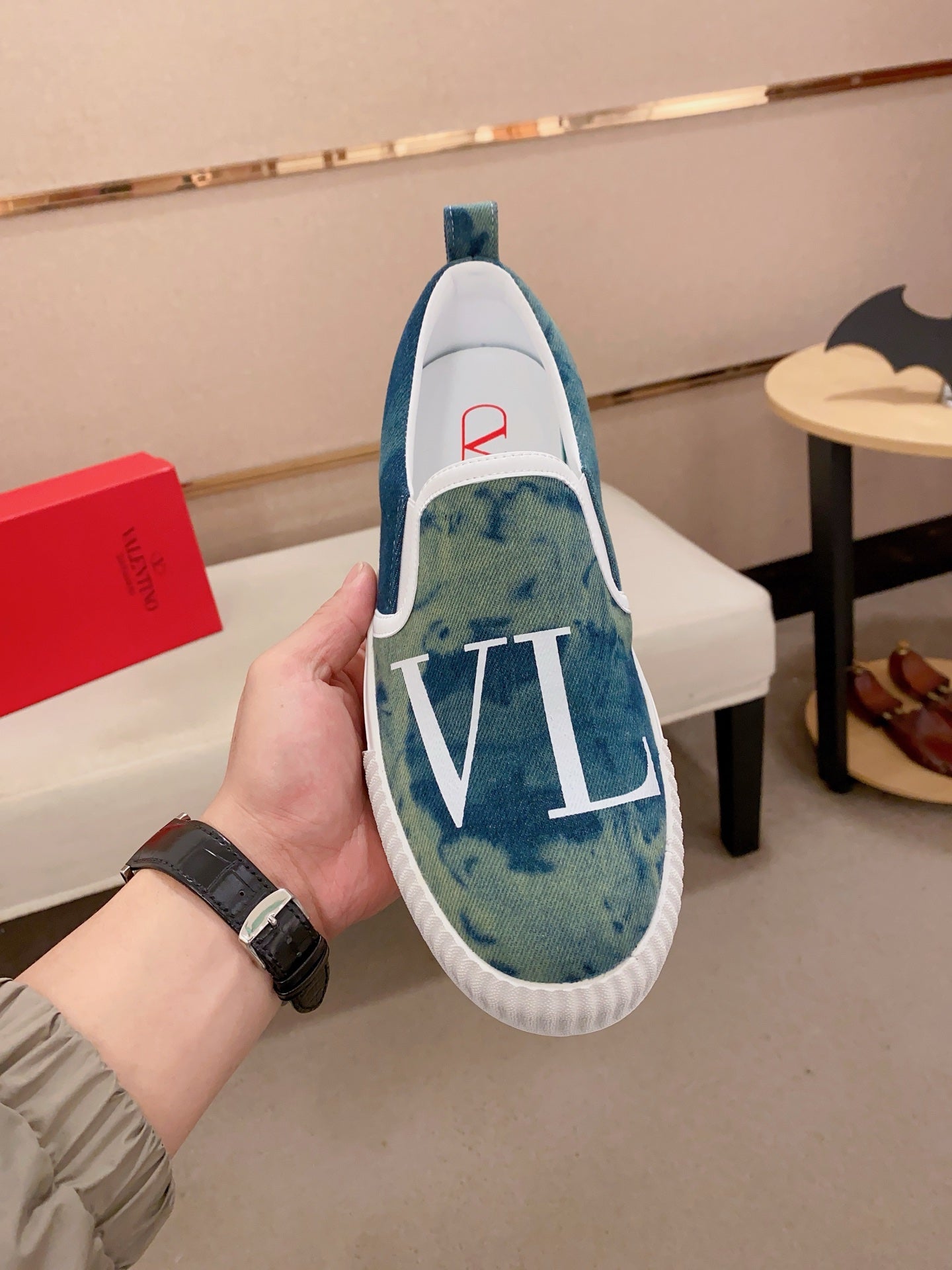 LuxluxHouse Best Quality Shoes Valentino