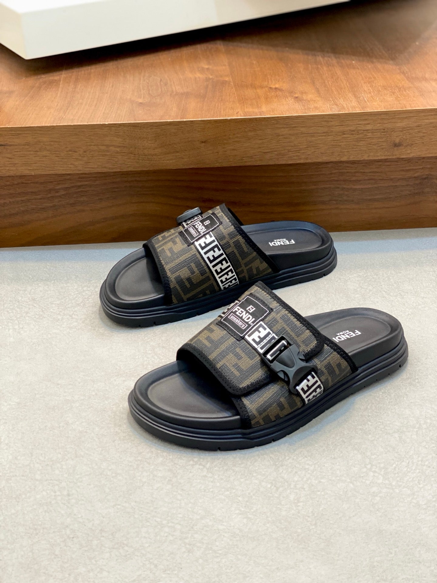 LuxluxHouse Best Quality Sandals Fendi