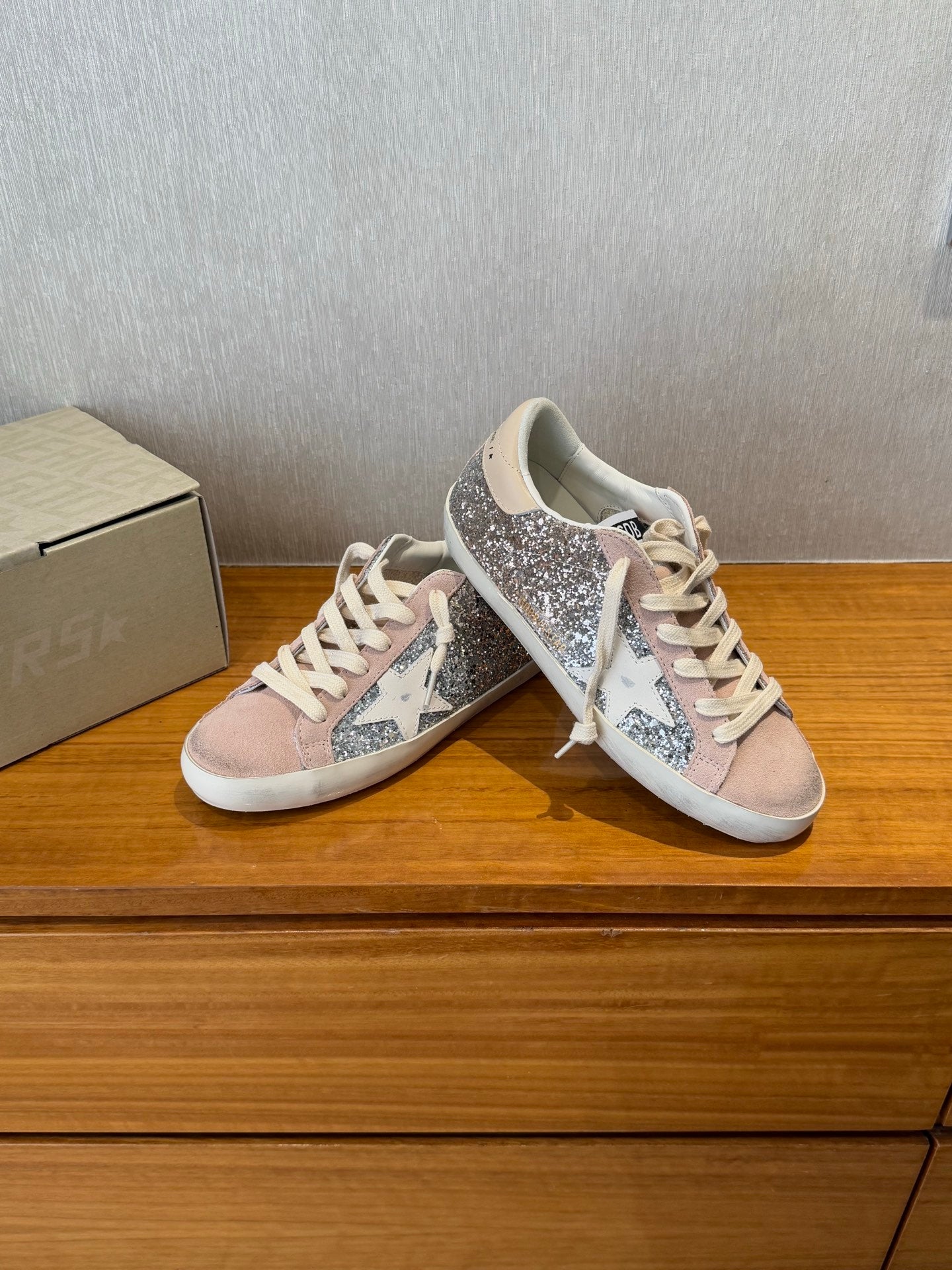 LuxluxHouse Best Quality Shoes Golden Goose