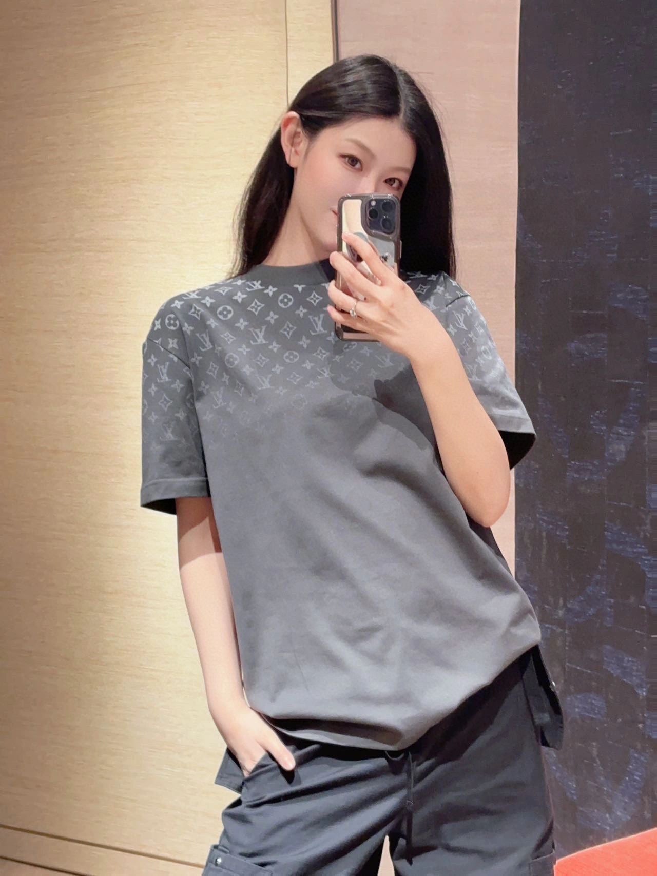 LuxluxHouse Best Quality Clothes T-shirt Louis Vuitton