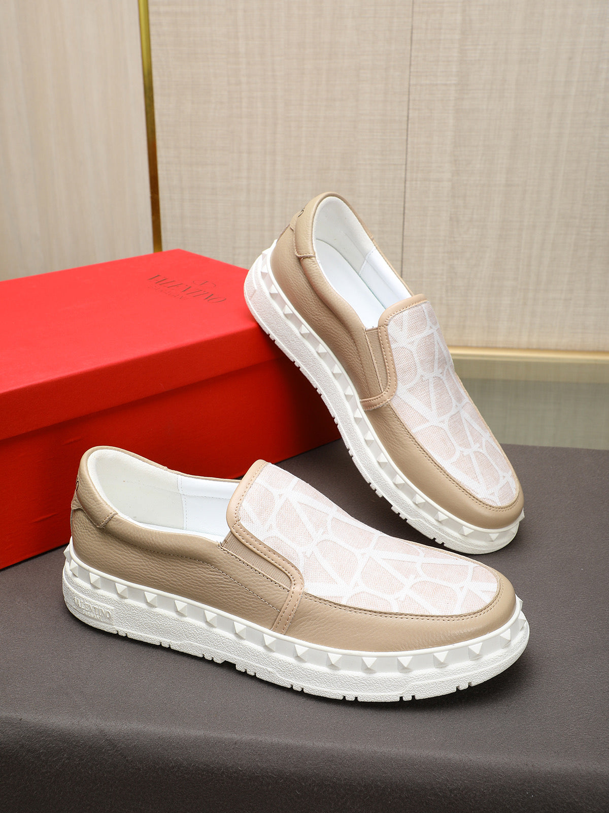 LuxluxHouse Best Quality Shoes Valentino