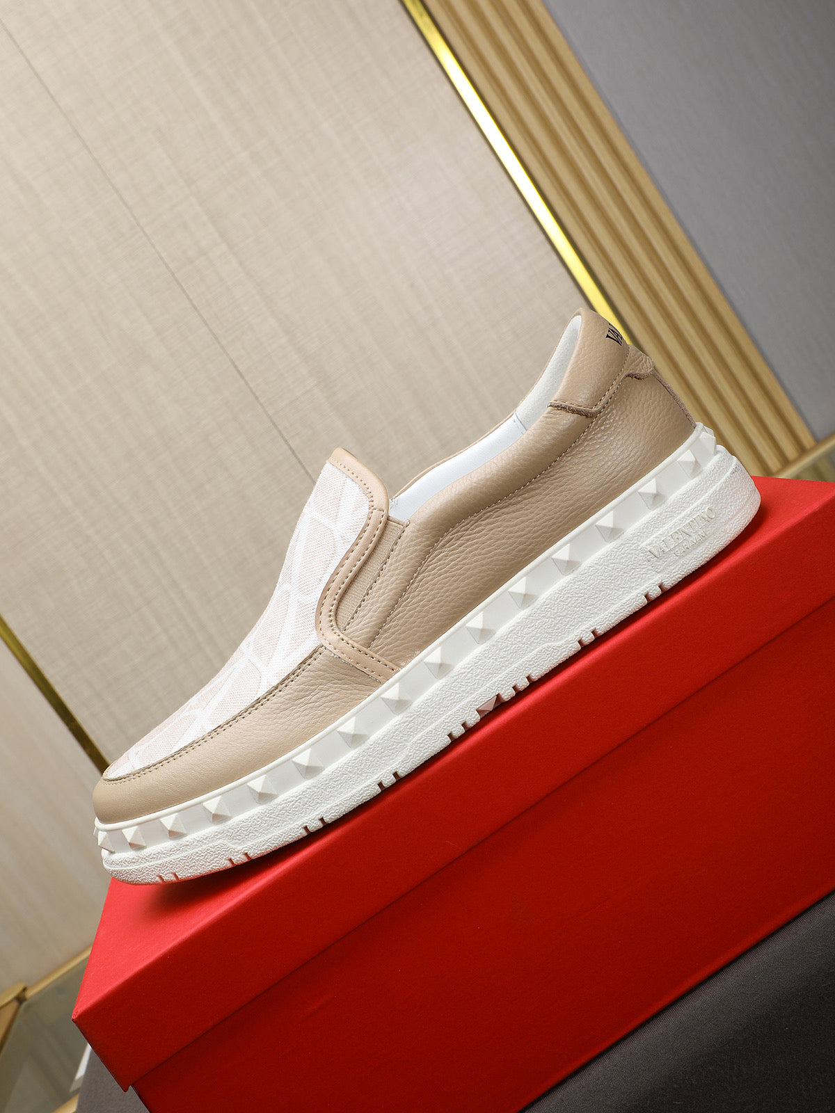 LuxluxHouse Best Quality Shoes Valentino