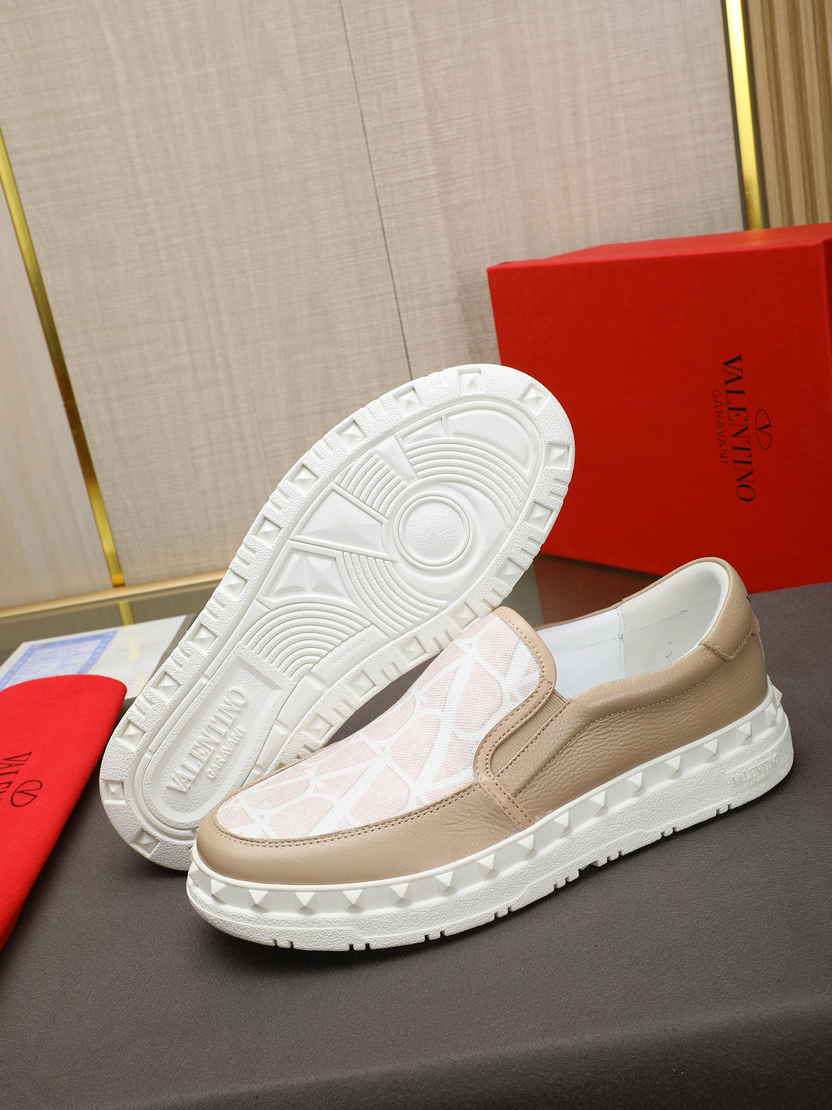 LuxluxHouse Best Quality Shoes Valentino