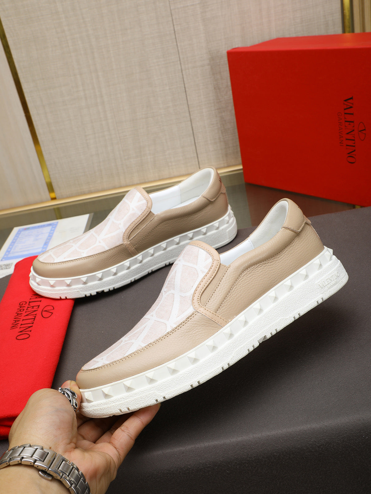 LuxluxHouse Best Quality Shoes Valentino