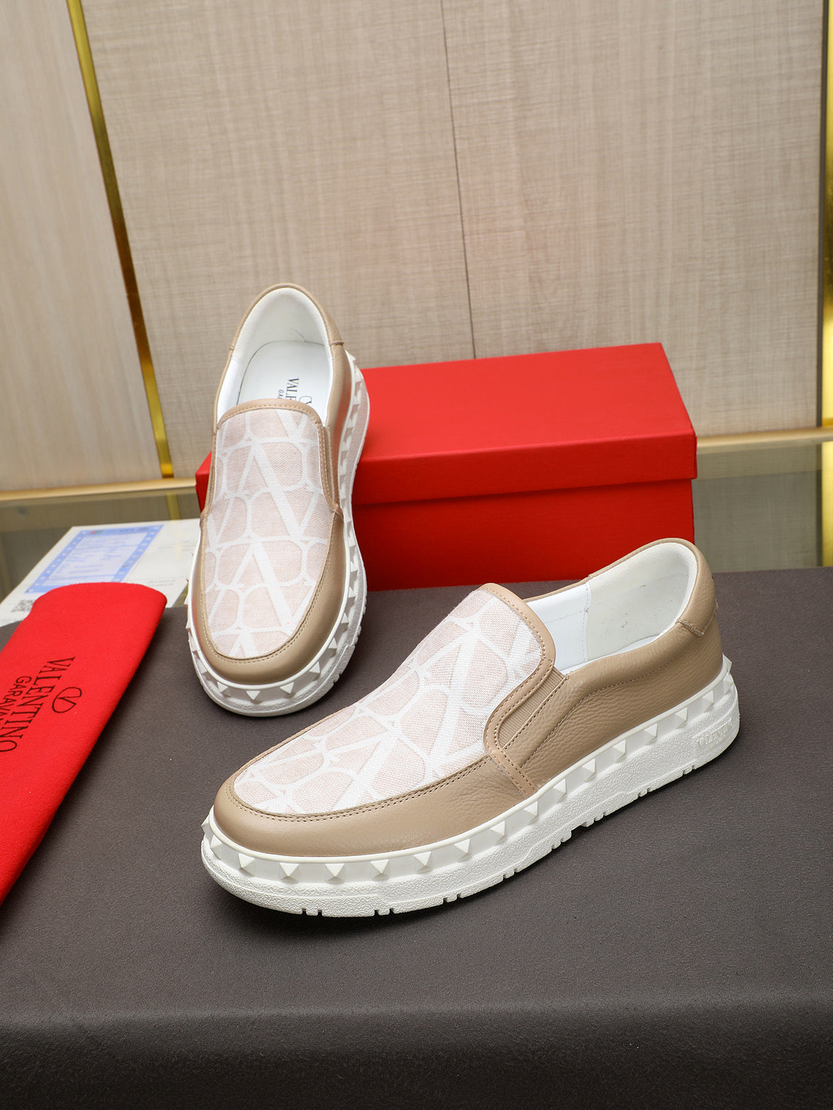 LuxluxHouse Best Quality Shoes Valentino