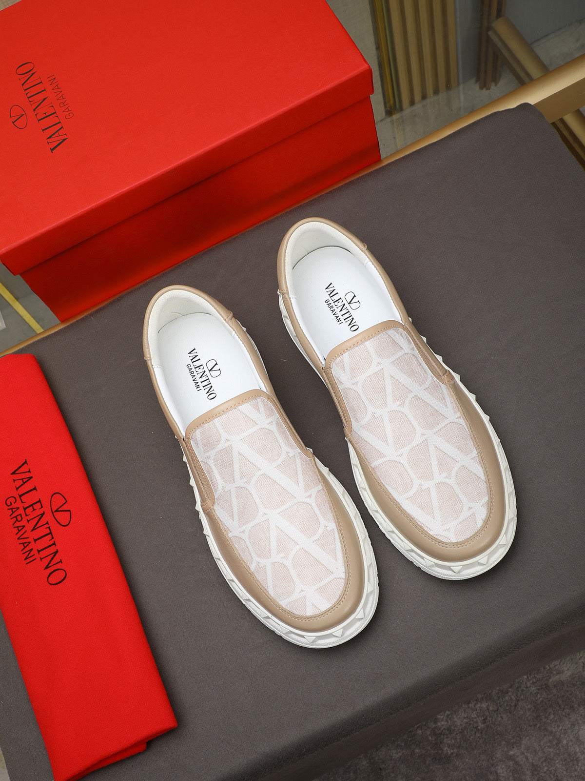 LuxluxHouse Best Quality Shoes Valentino