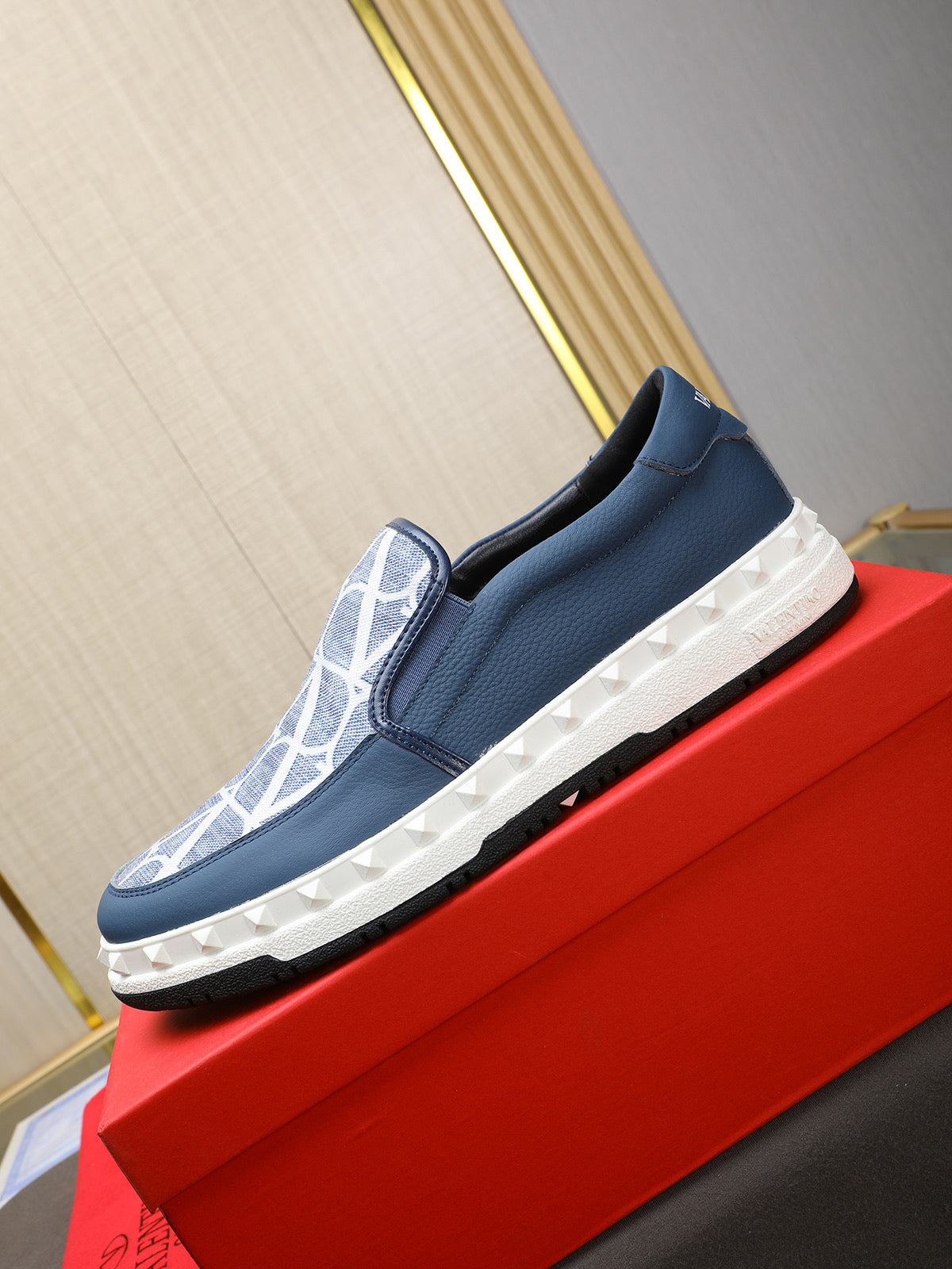 LuxluxHouse Best Quality Shoes Valentino