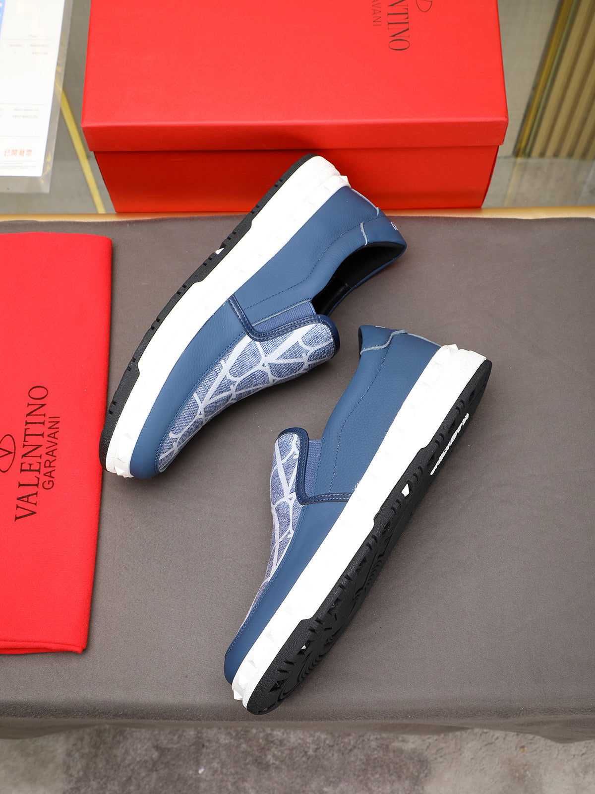 LuxluxHouse Best Quality Shoes Valentino
