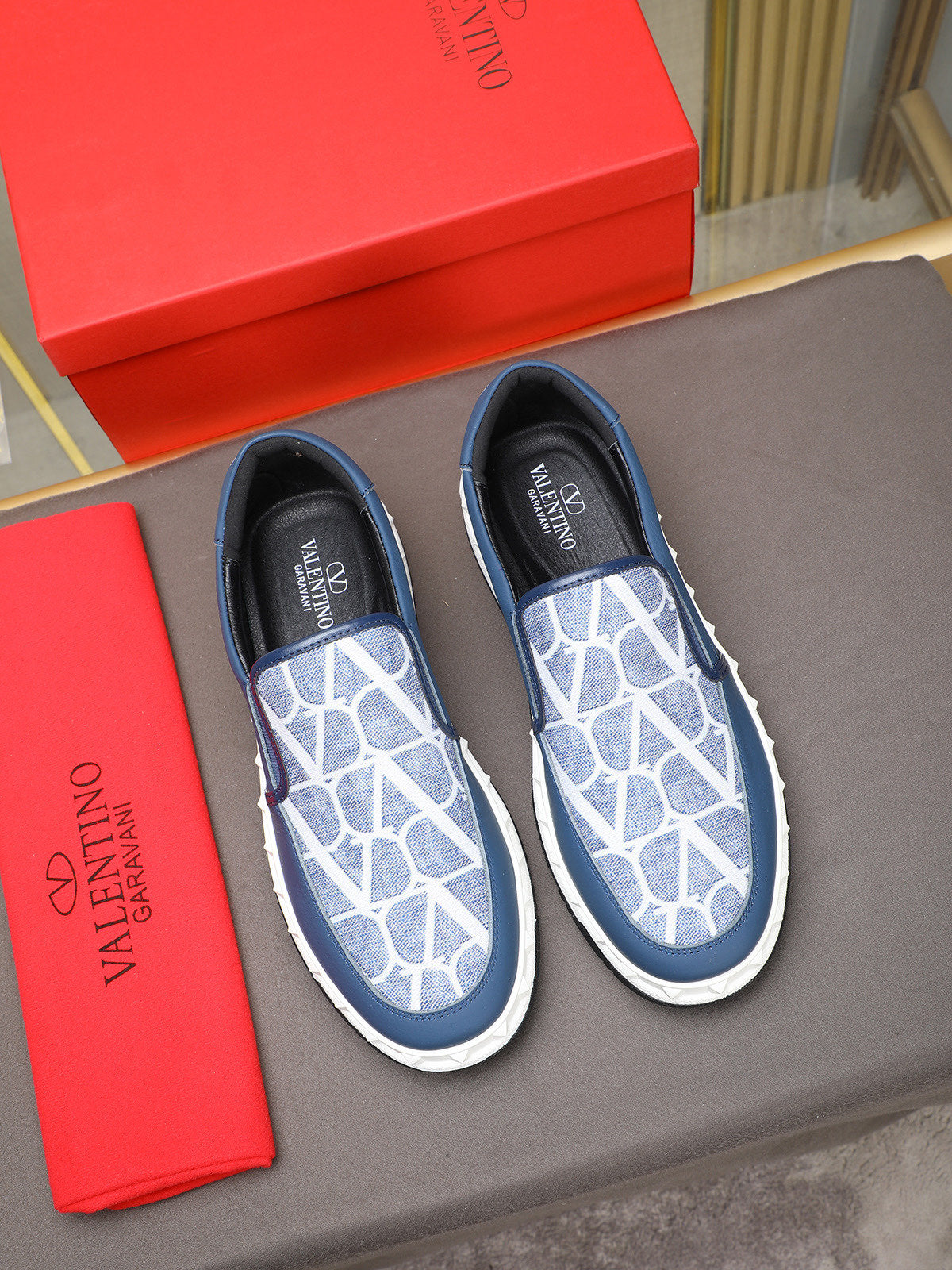LuxluxHouse Best Quality Shoes Valentino