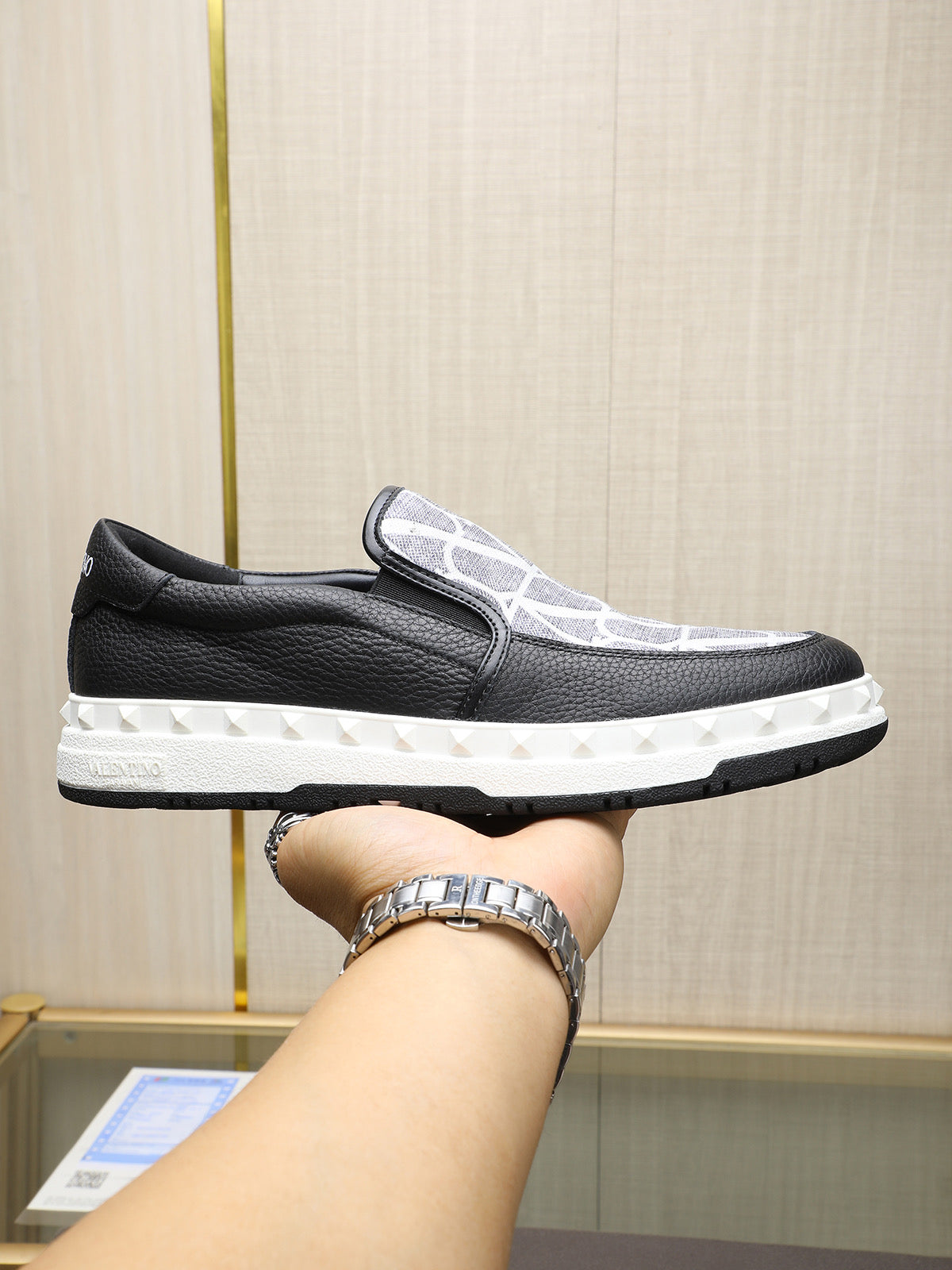 LuxluxHouse Best Quality Shoes Valentino