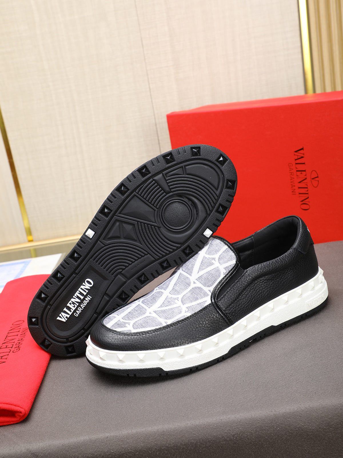 LuxluxHouse Best Quality Shoes Valentino
