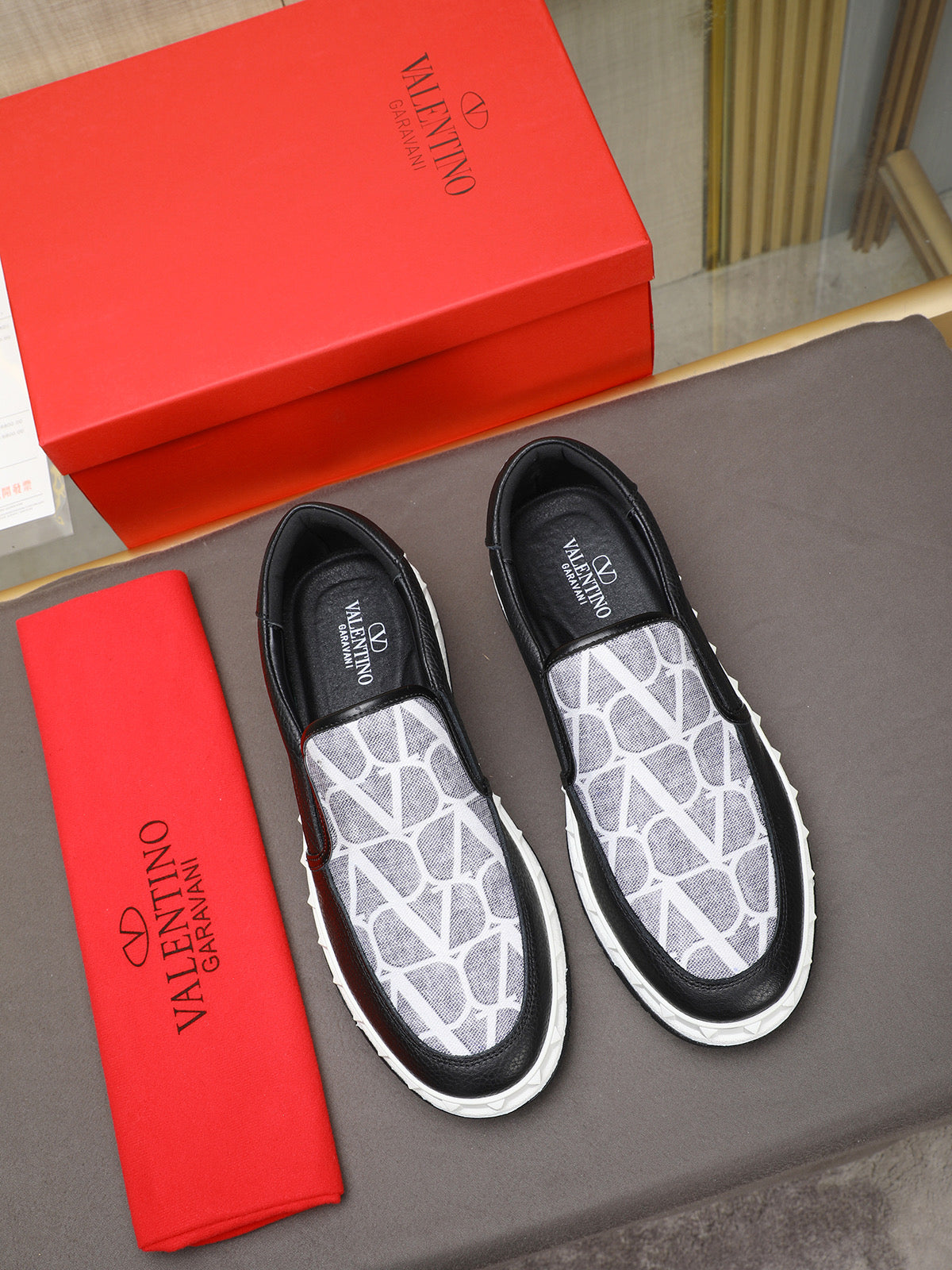 LuxluxHouse Best Quality Shoes Valentino