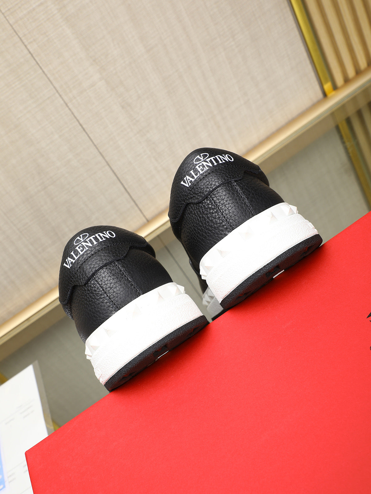 LuxluxHouse Best Quality Shoes Valentino