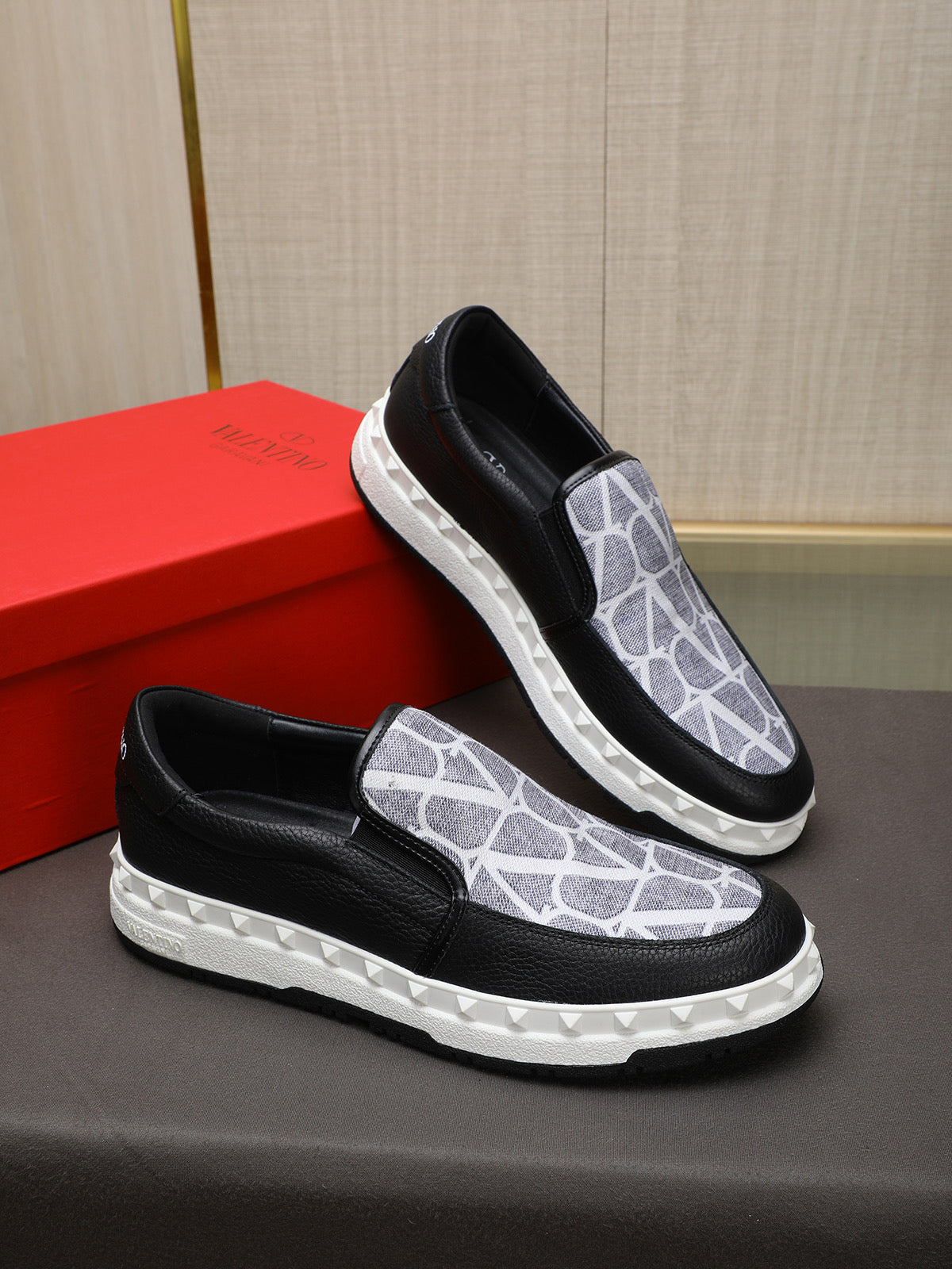 LuxluxHouse Best Quality Shoes Valentino