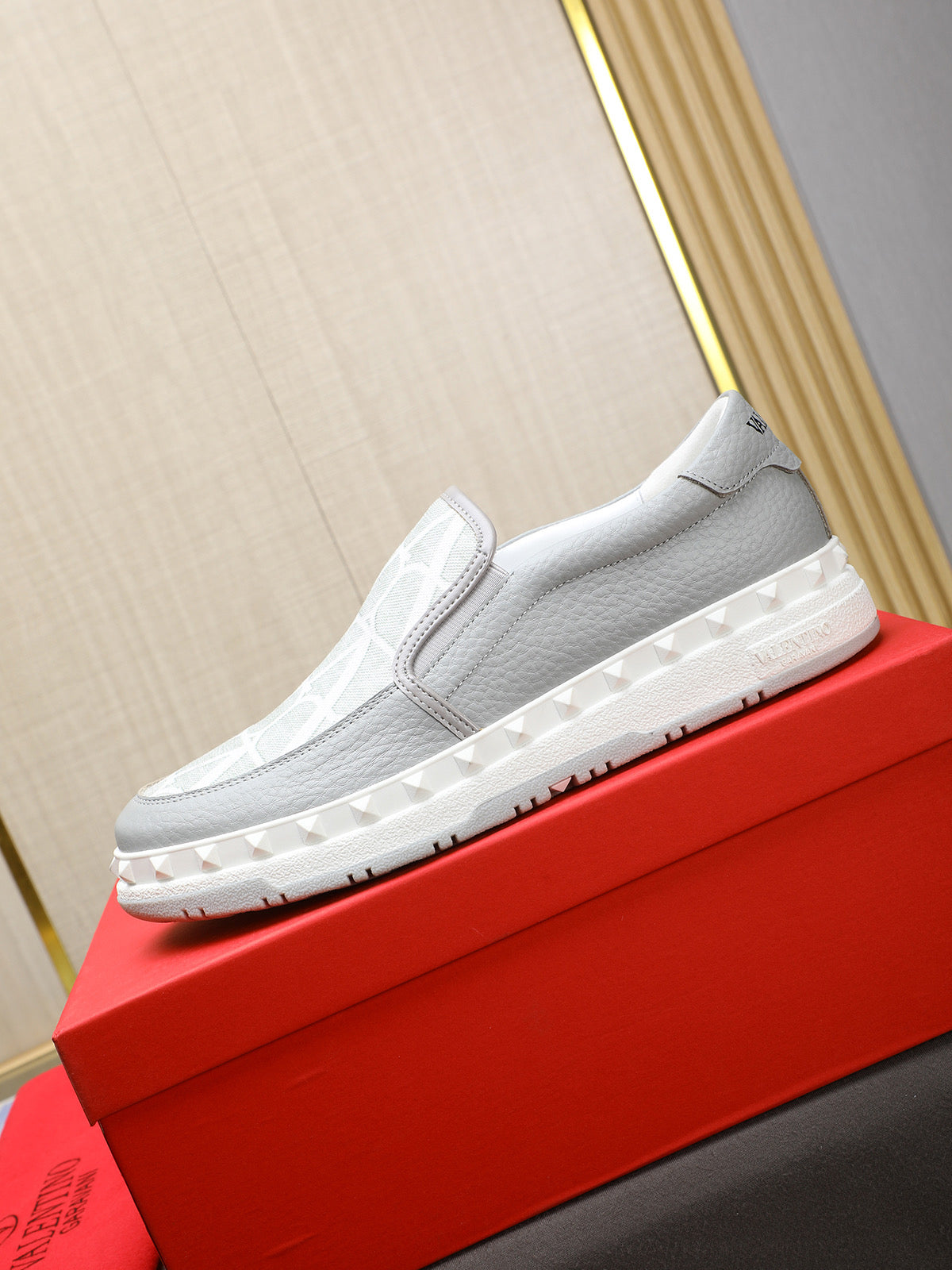 LuxluxHouse Best Quality Shoes Valentino