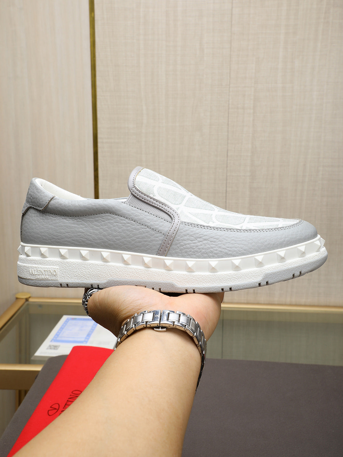 LuxluxHouse Best Quality Shoes Valentino