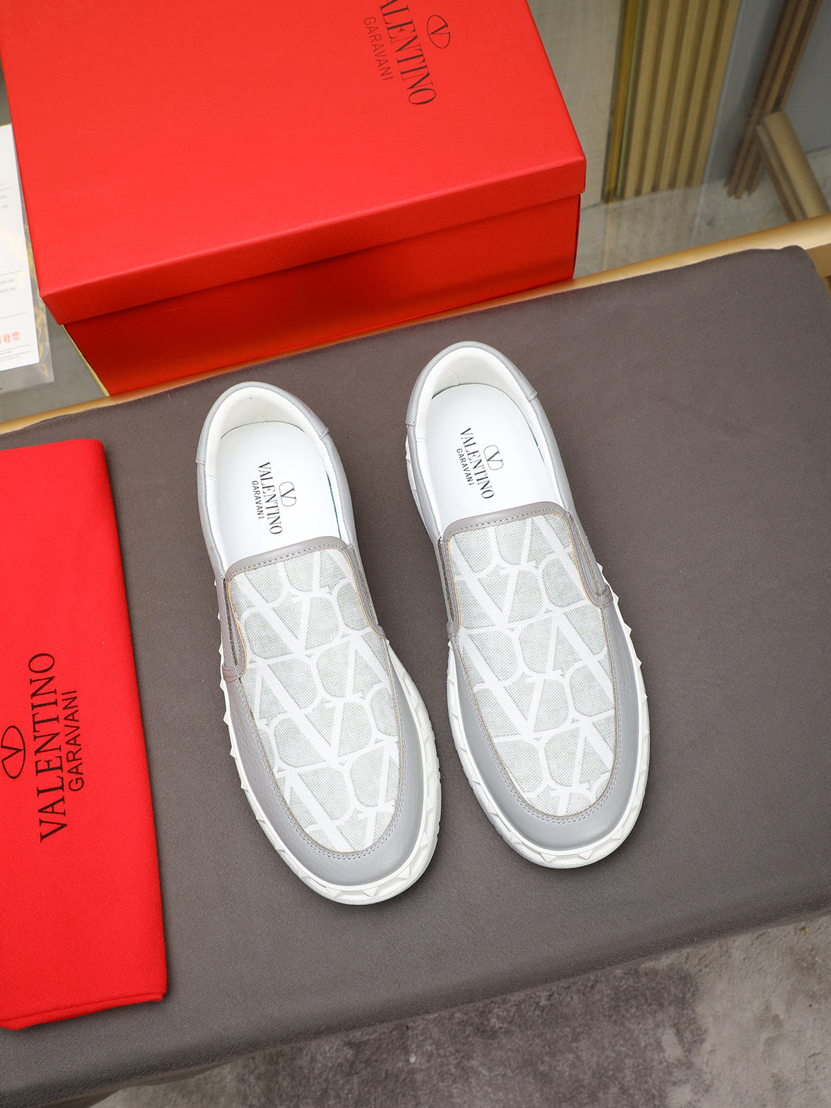 LuxluxHouse Best Quality Shoes Valentino