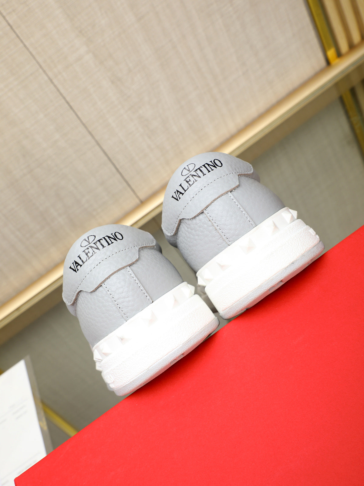 LuxluxHouse Best Quality Shoes Valentino