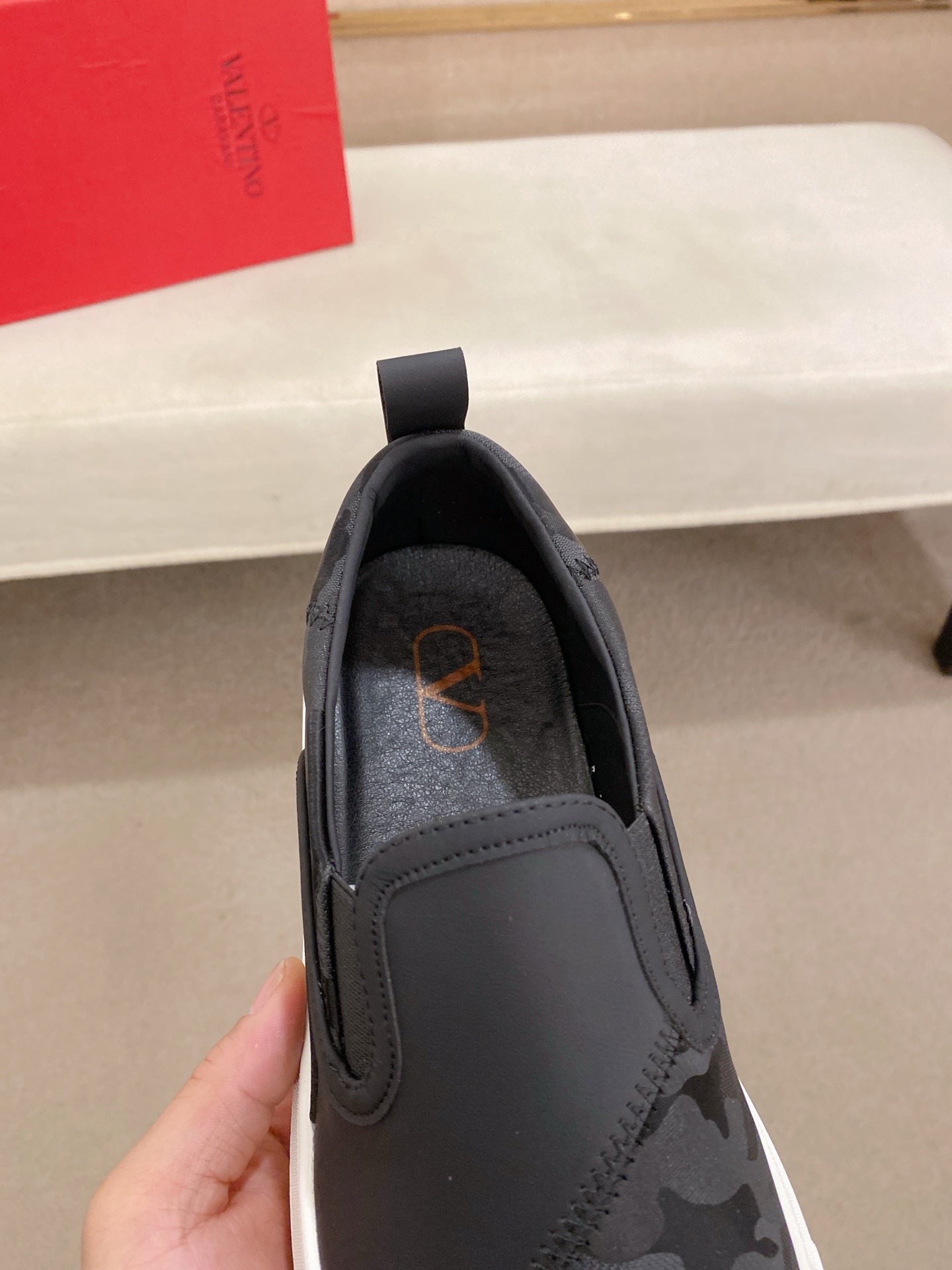 LuxluxHouse Best Quality Shoes Valentino