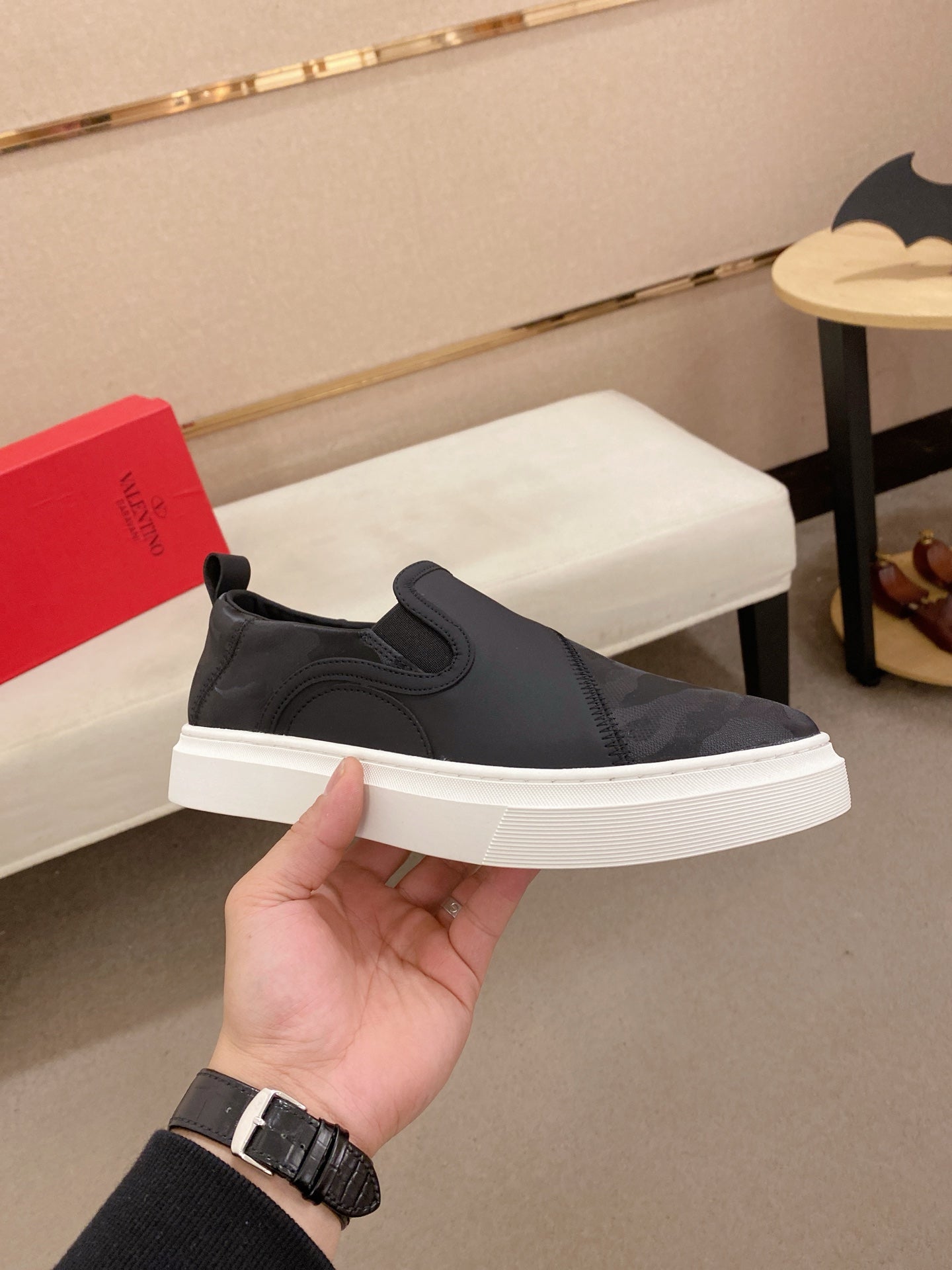 LuxluxHouse Best Quality Shoes Valentino