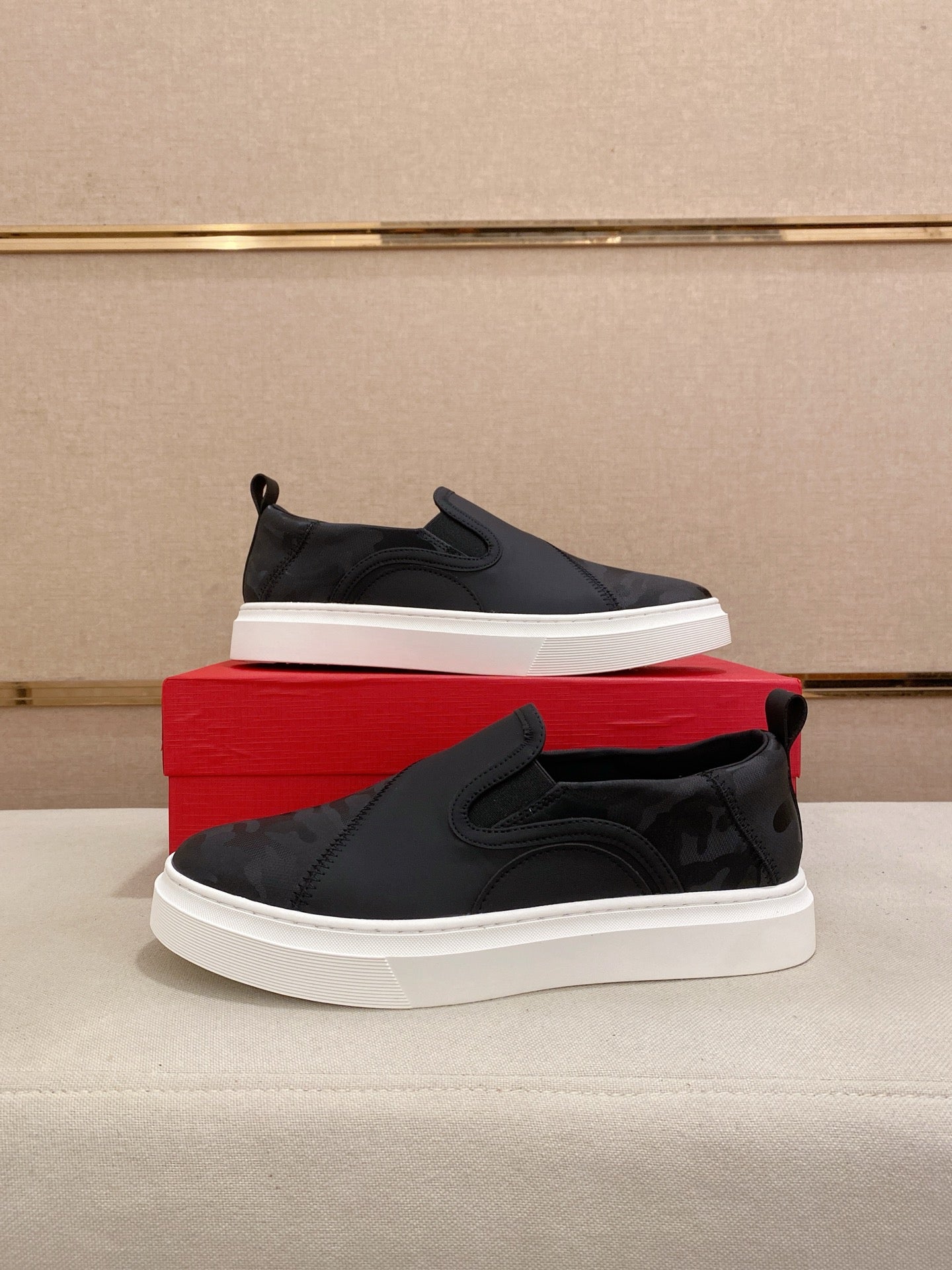 LuxluxHouse Best Quality Shoes Valentino